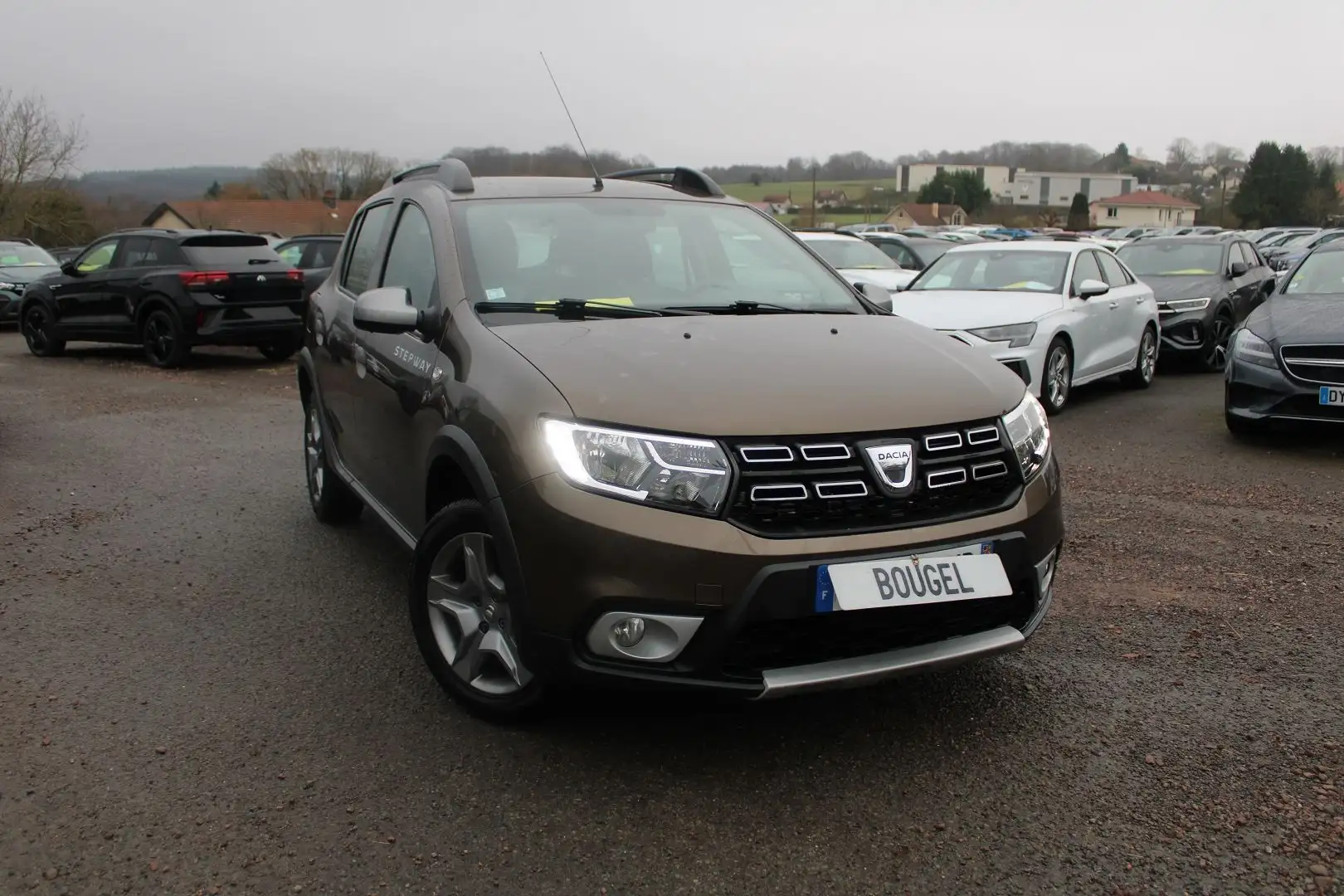 Dacia Sandero STEPWAY 1L5 DCI 90 CV CLIM AUDIO SAT MP3 ATTELAGE USB BLUETOOTH ROUE DE SECOURS smeđa - 1