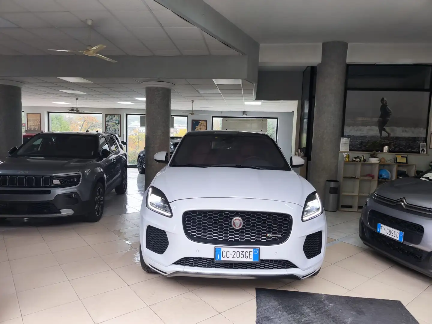 Jaguar E-Pace E-Pace 2017 2.0d i4 R-Dynamic HSE awd 240cv auto Bianco - 1