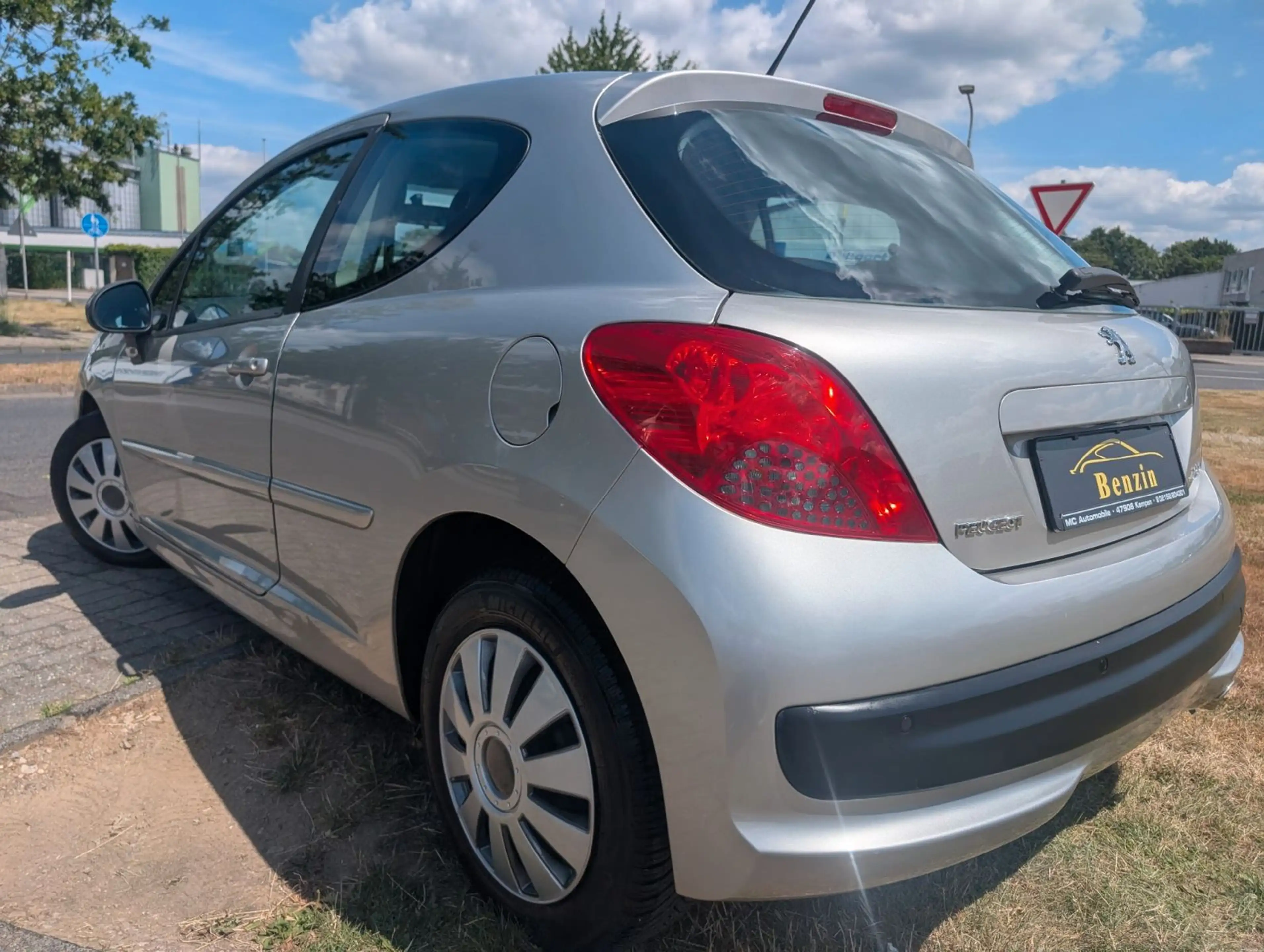Peugeot 207 Sport*AUTOMATIK*KLIMA*ZV-FUNK*RADIO-CD*PDC ! — photo 11