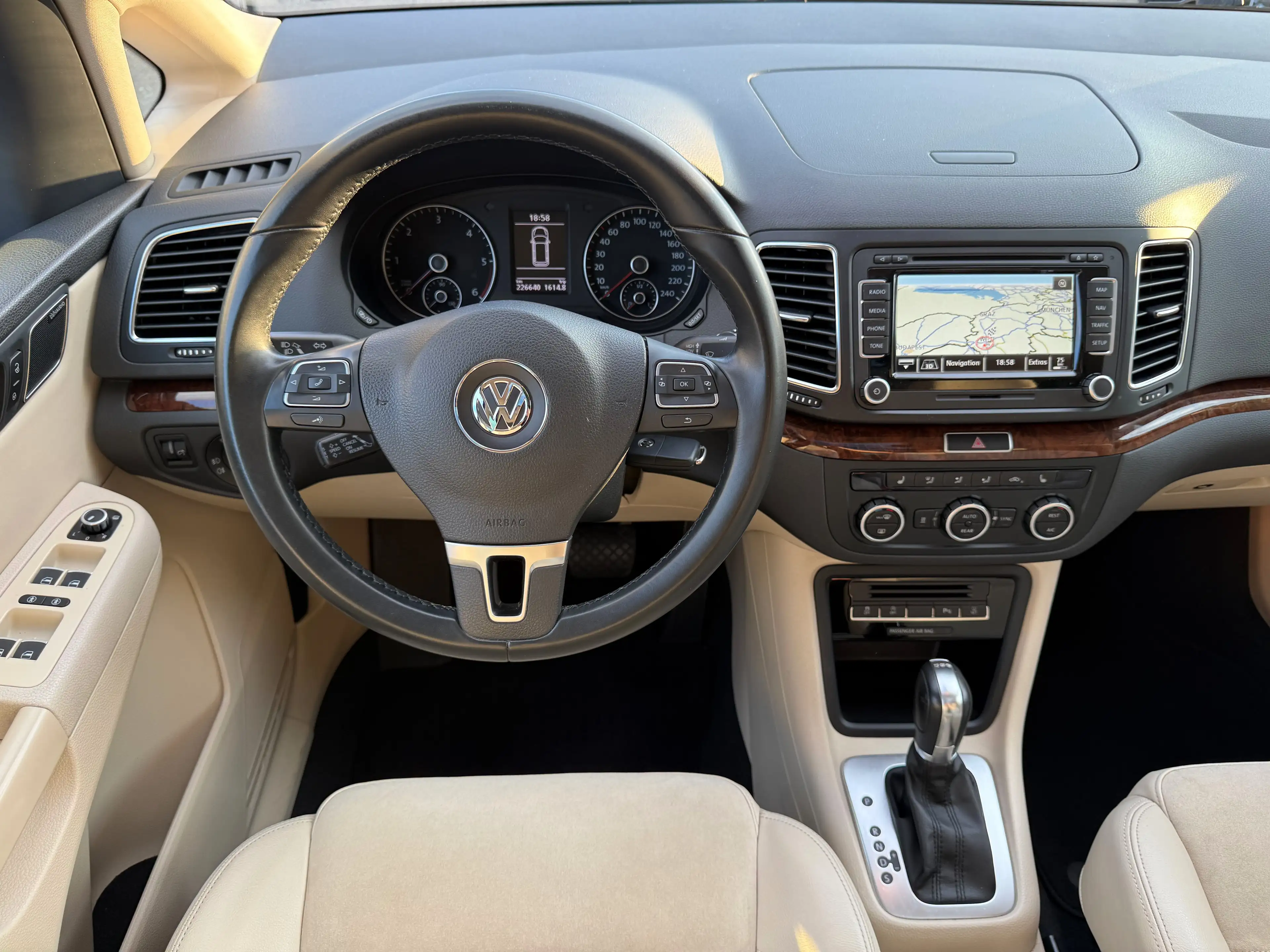 Volkswagen Sharan Sky BMT 2,0 TDI DPF DSG //PANORAMADACH// — photo 14