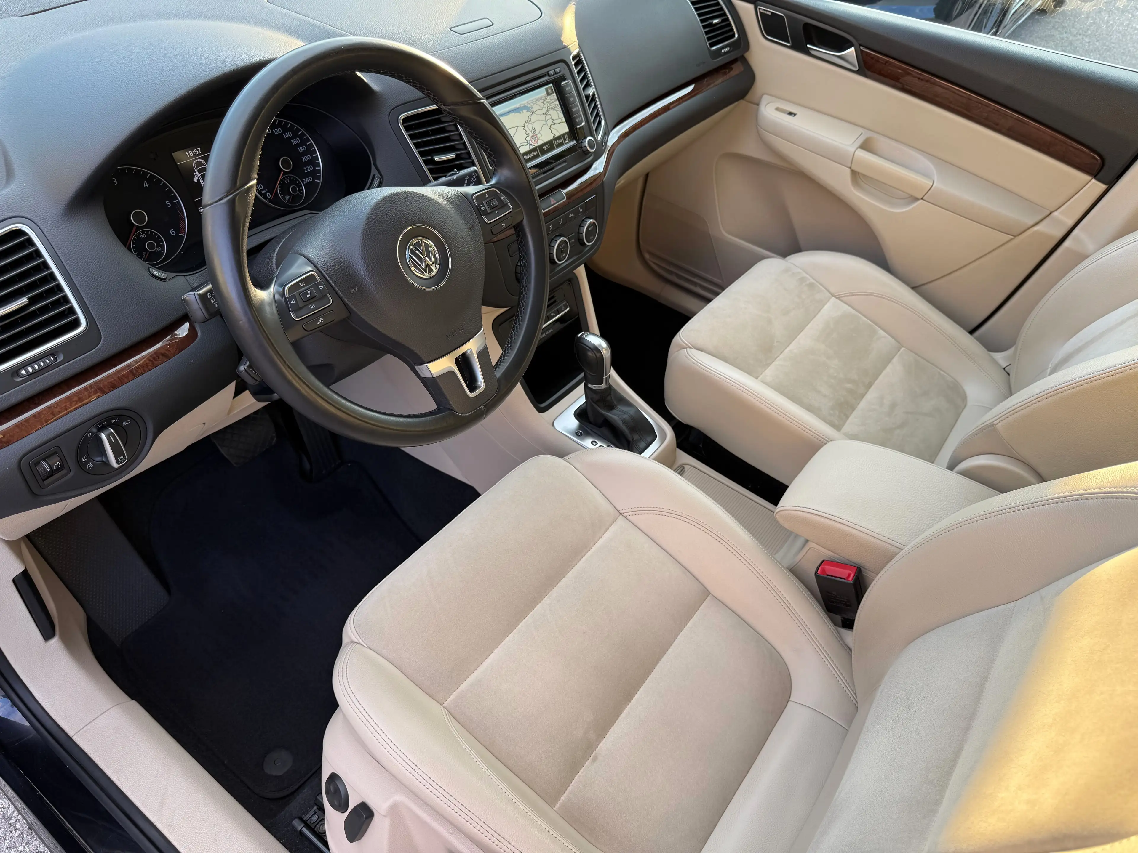 Volkswagen Sharan Sky BMT 2,0 TDI DPF DSG //PANORAMADACH// — photo 11
