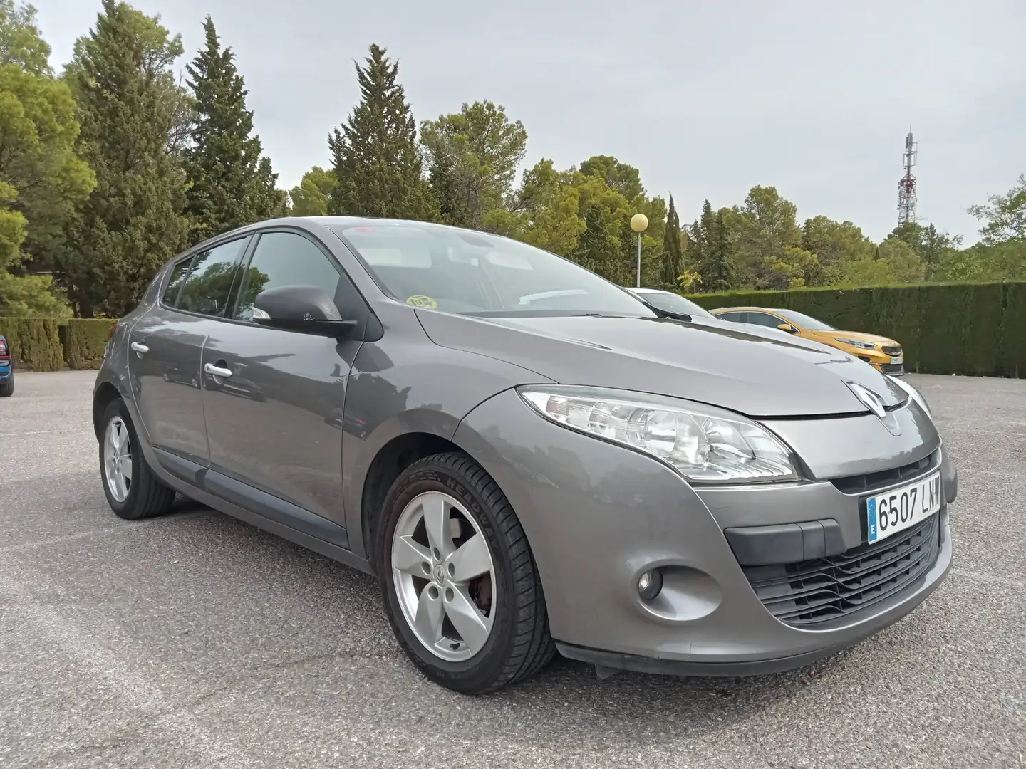 Renault Megane Mégane Tom Tom edition 1.5dCi 110 CV. NEGOCIABLE Gris - 1