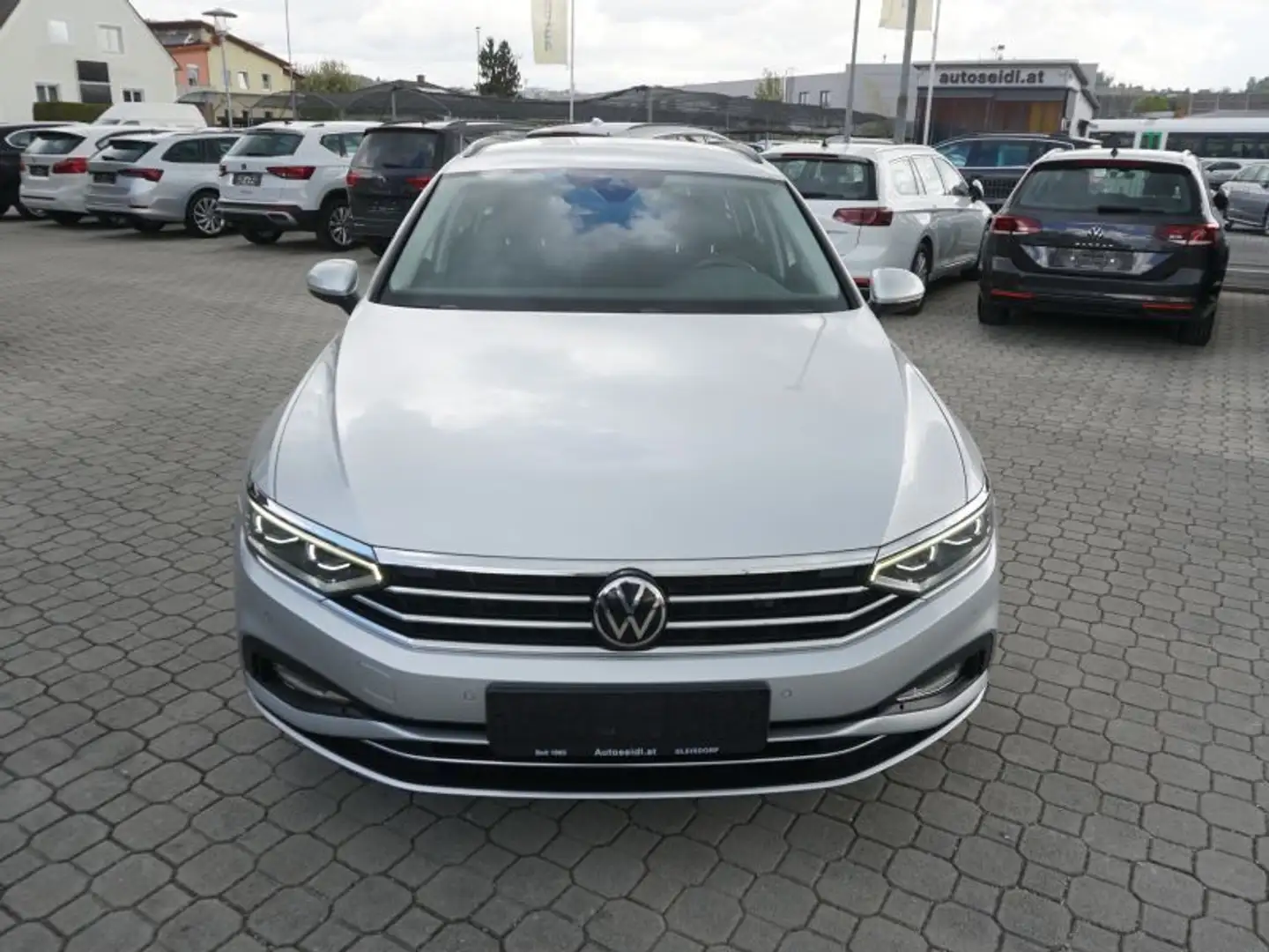 Volkswagen Passat Variant Business 2,0 SCR TDI *MATRIX+AHV+NAVI* Silber - 2