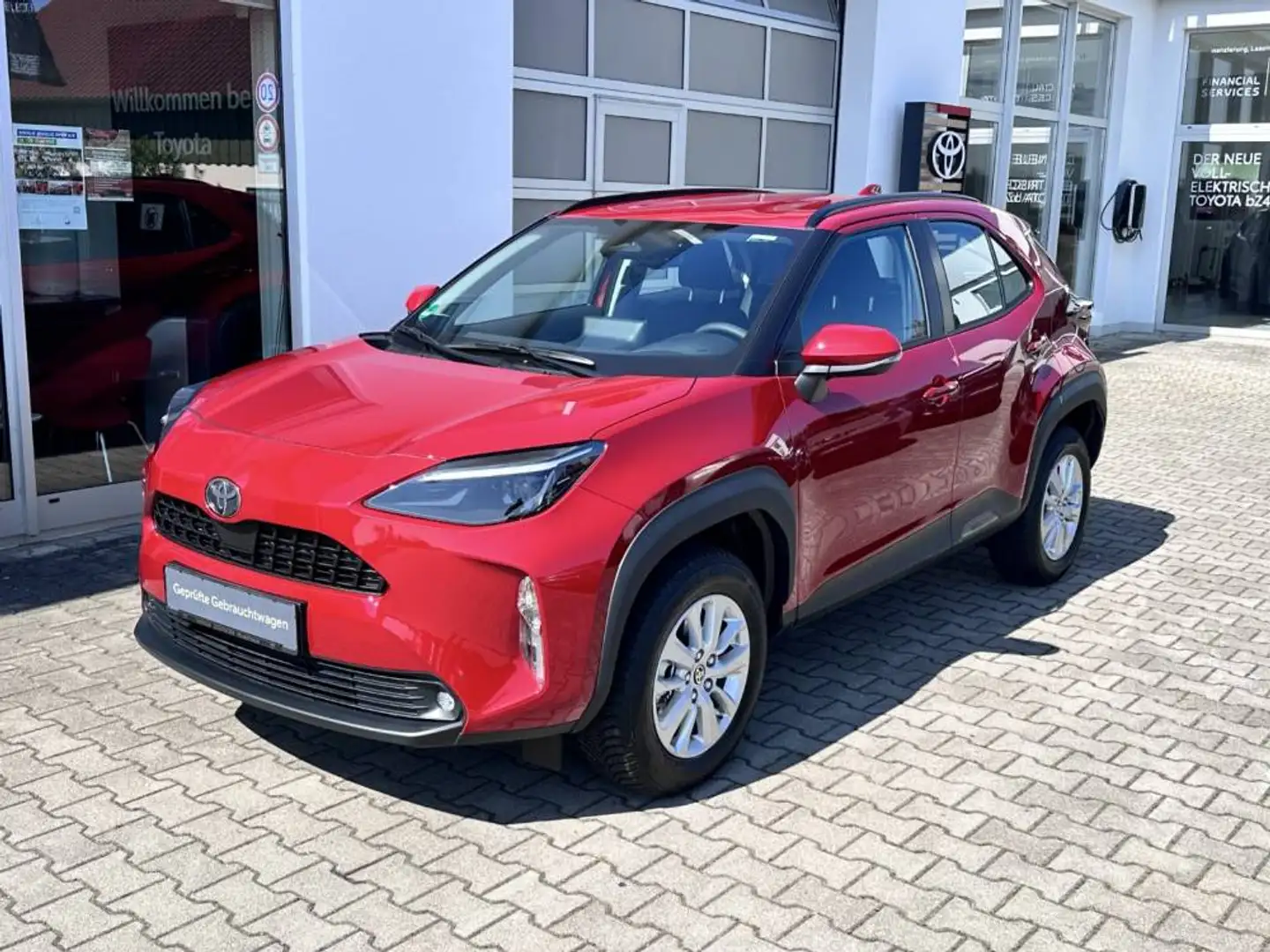 Toyota Yaris Cross - 1,5 l 4x2 Hybrid 116 Comfort *Allwetterreifen* Rot - 2