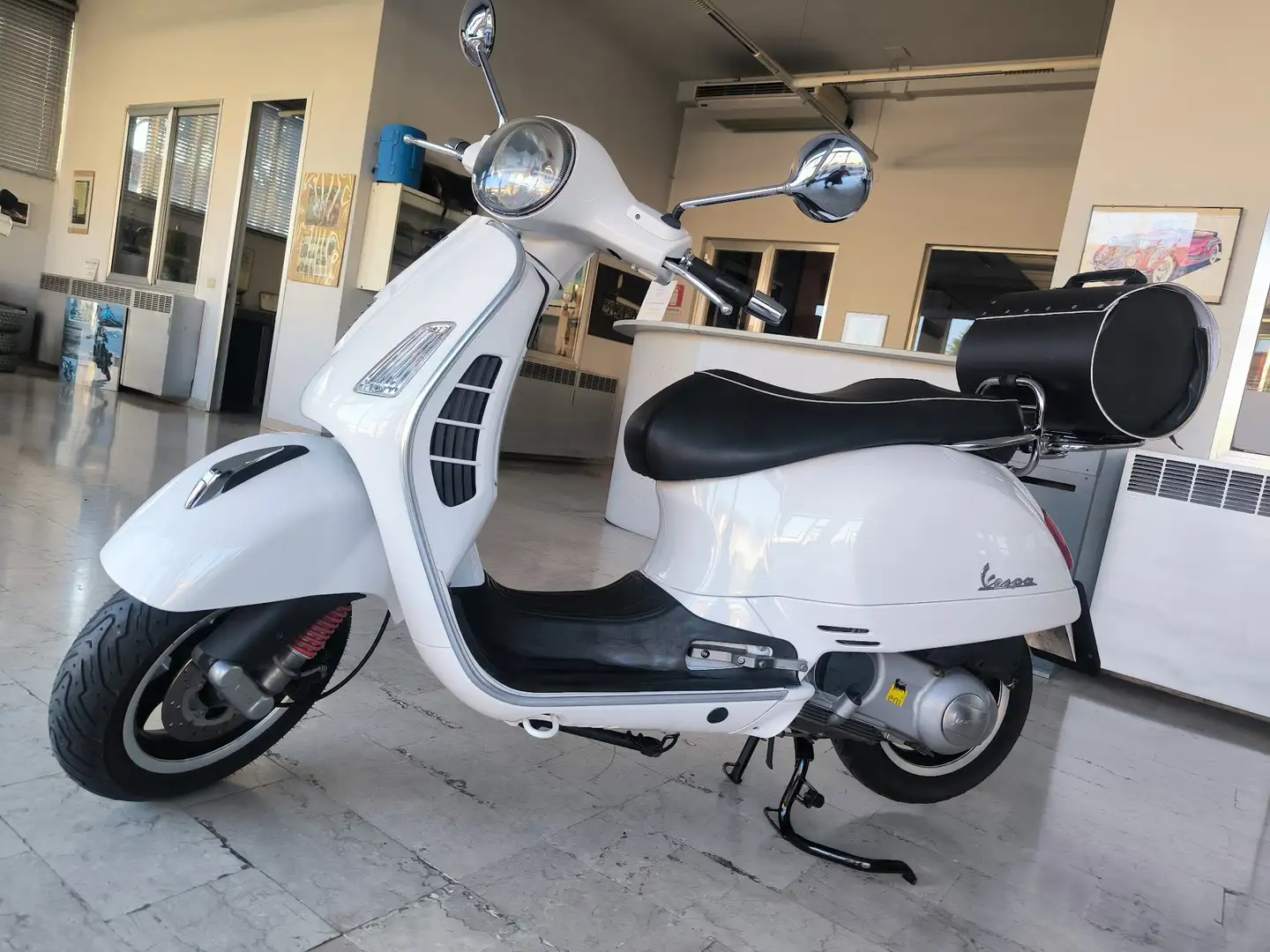 Vespa GTS 300 Fehér - 1