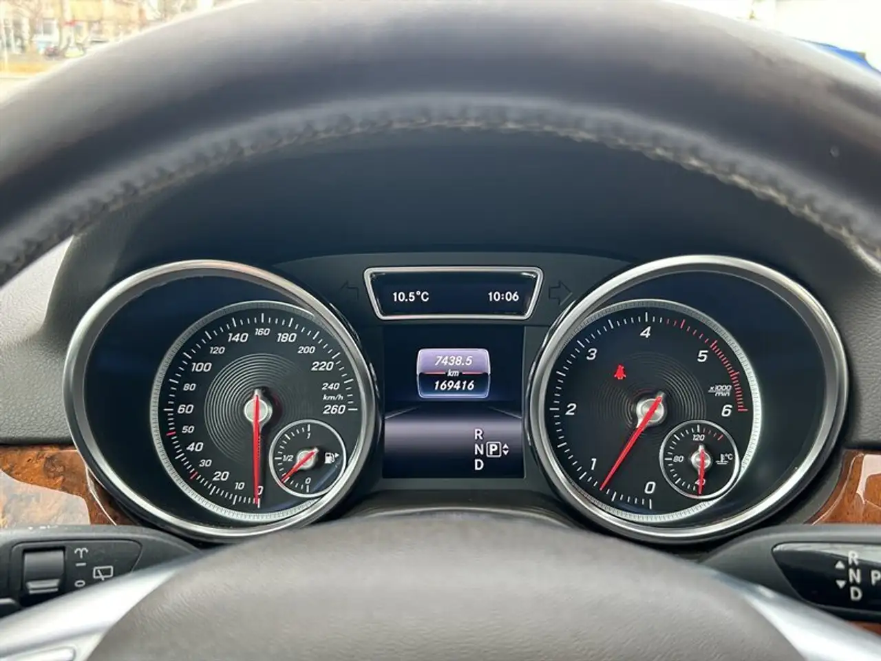 Mercedes-Benz M-Class снимка Mercedes-Benz M-Class