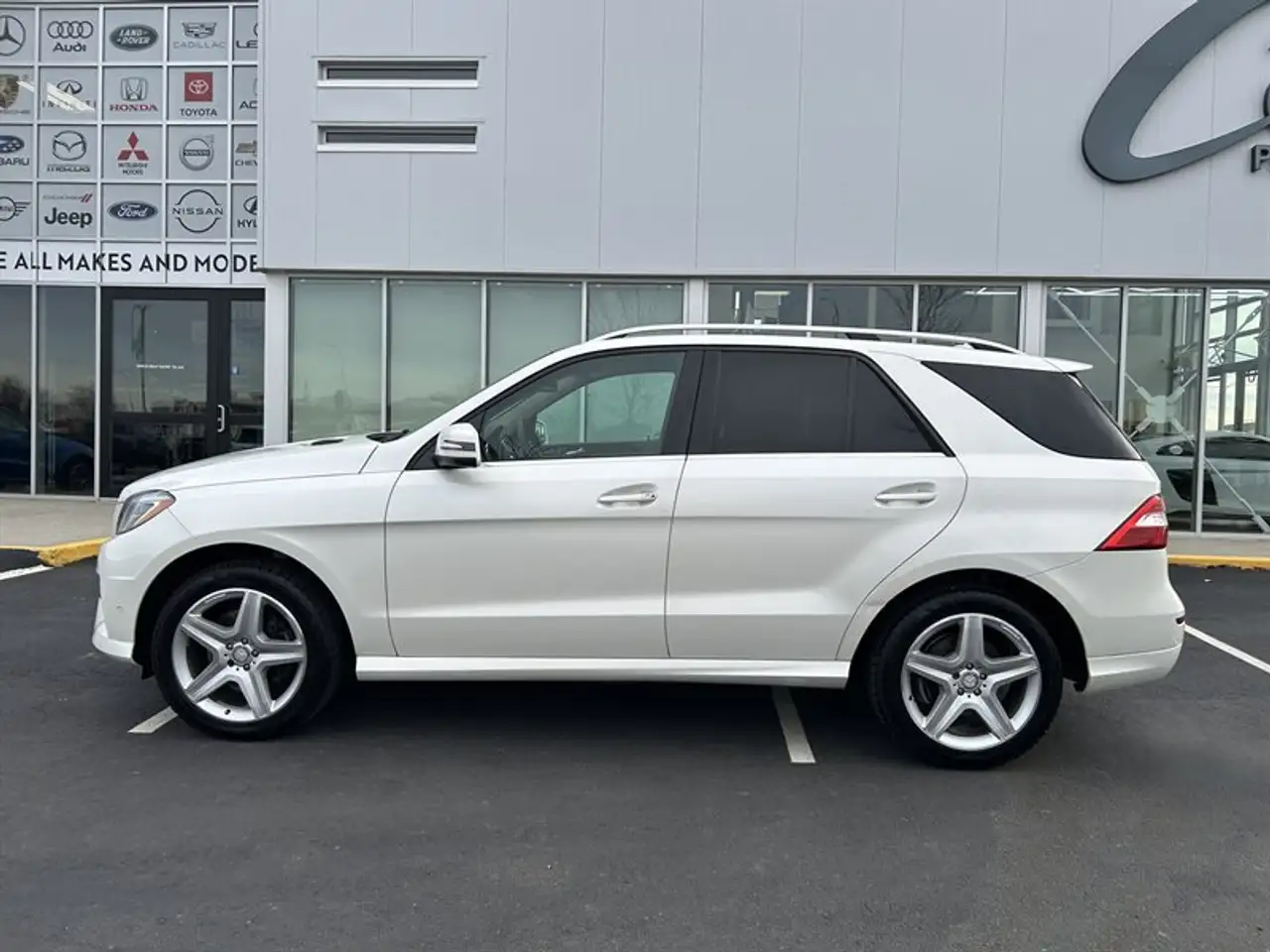 Mercedes-Benz M-Class снимка Mercedes-Benz M-Class