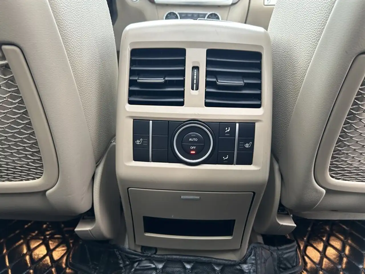Mercedes-Benz M-Class снимка Mercedes-Benz M-Class