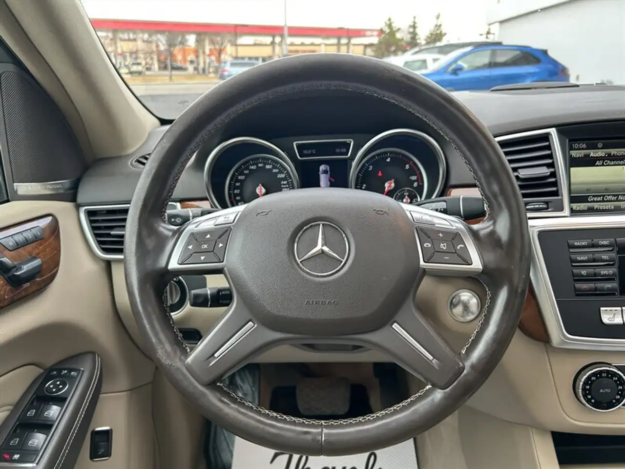 Mercedes-Benz M-Class снимка Mercedes-Benz M-Class