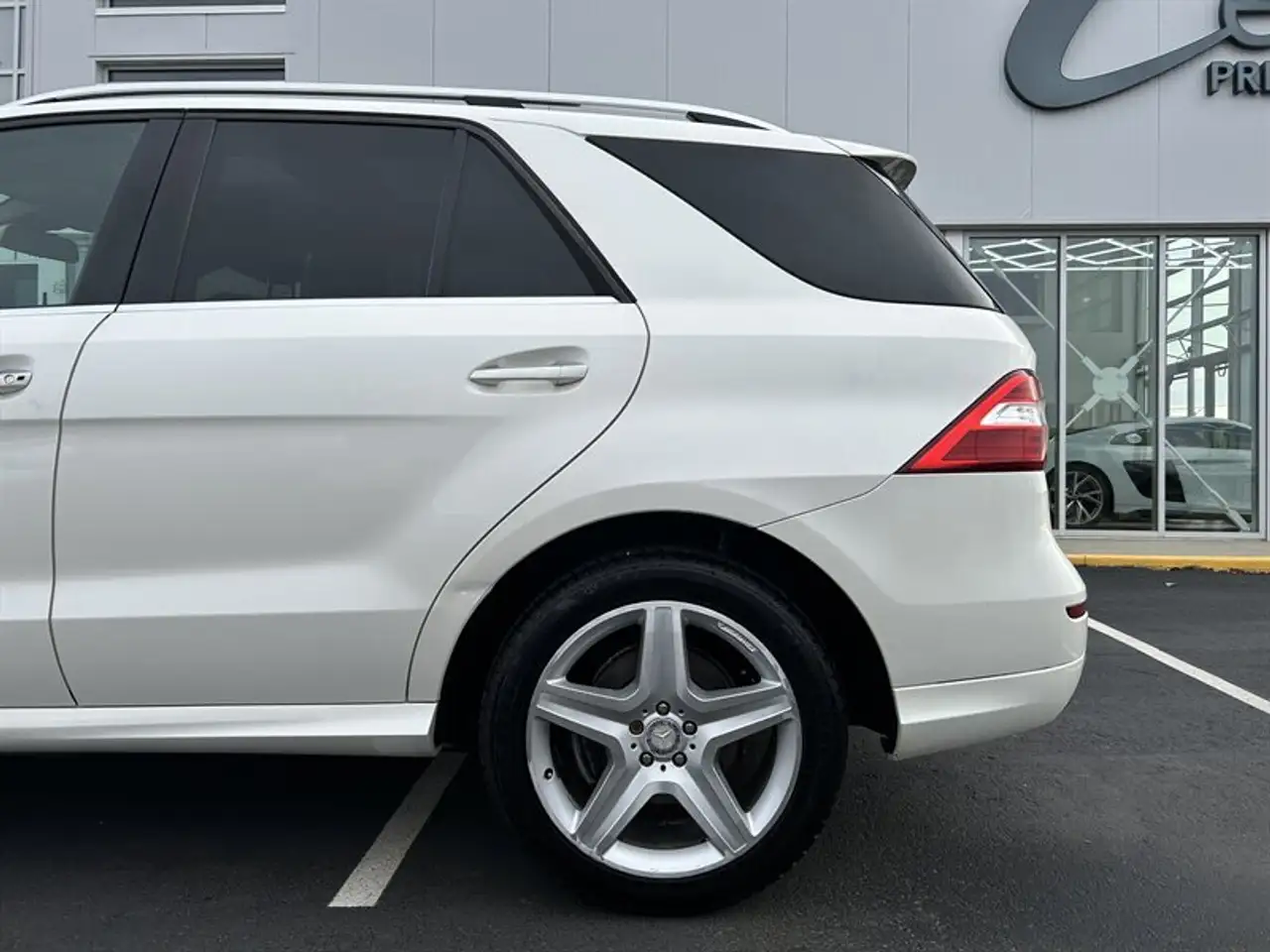 Mercedes-Benz M-Class снимка Mercedes-Benz M-Class