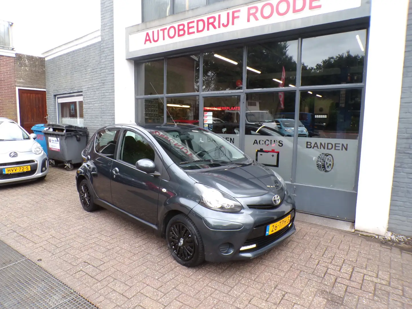 Toyota Aygo 1.0 VVT-i Aspiration AUTOMAAT,AIRCO,APK !!! Grijs - 2