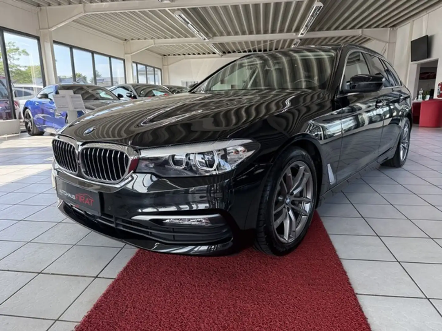 BMW 530 i xDrive Touring Steptronic Leder+PanoramaSD+Stand Schwarz - 1