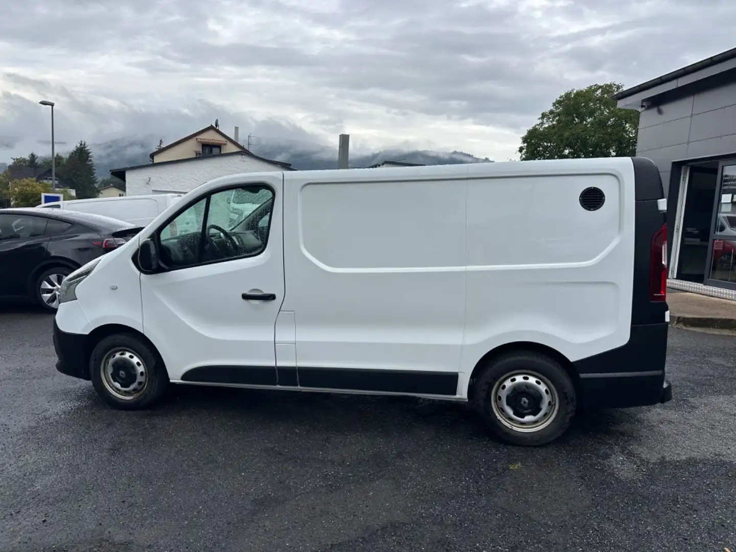 Renault Trafic Kasten L1H1 2,9t Komfort,Navi+Regale+PDC Weiß - 2