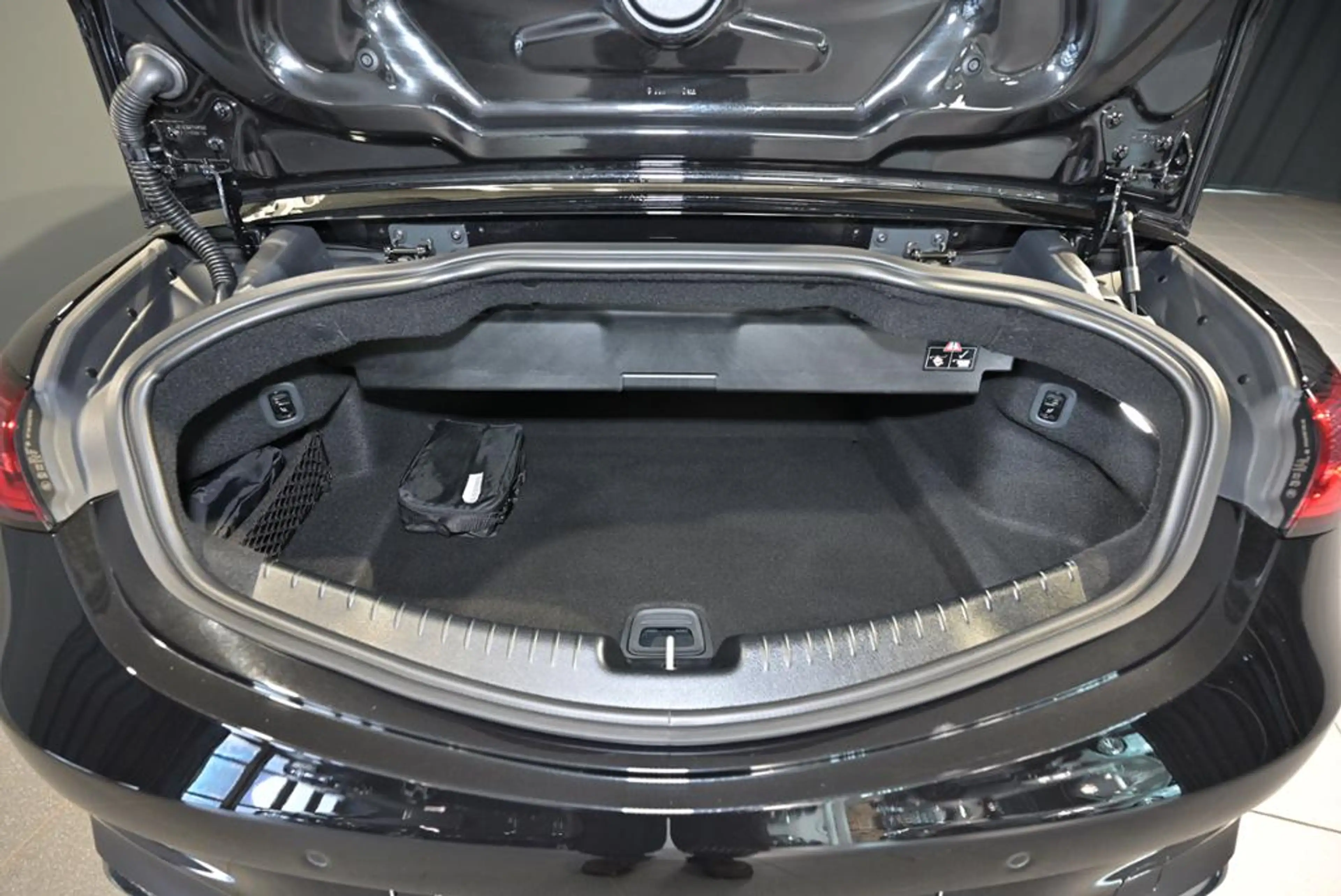 Mercedes-Benz CLE 450 4M Cabriolet AMG/DIGI/NIGHT/DIST./360 — photo 14