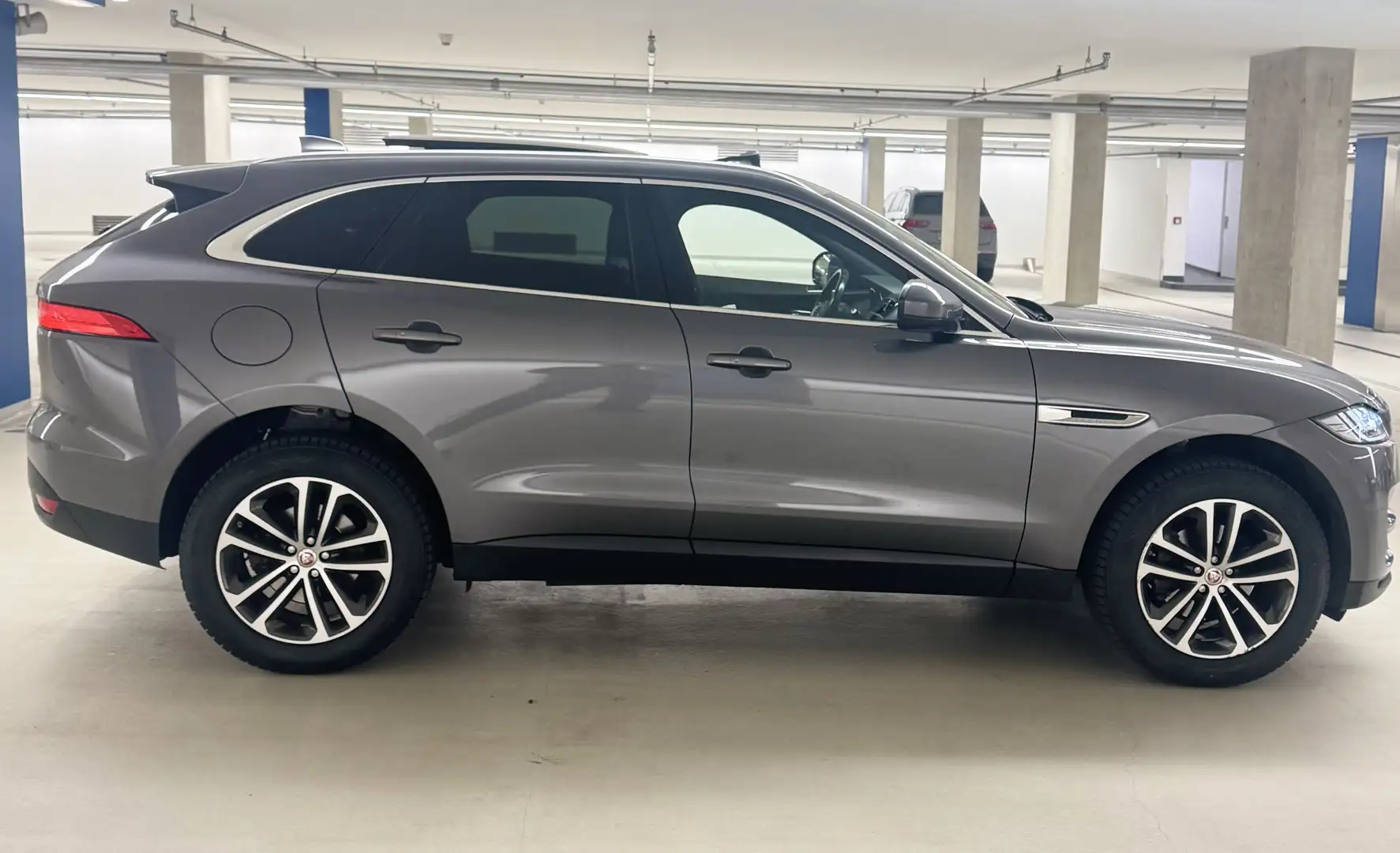 Jaguar F-Pace 25t AWD Prestige Aut. - 2