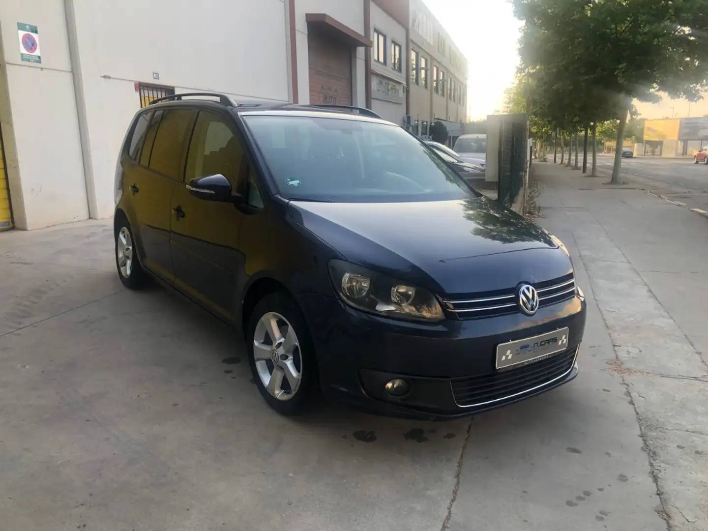 Volkswagen Touran 1.6TDI Edition BMT 105 Azul - 2