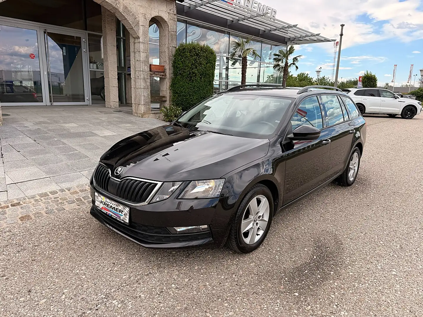 Skoda Octavia Combi 1,6 TDI Ambition DSG Schwarz - 2