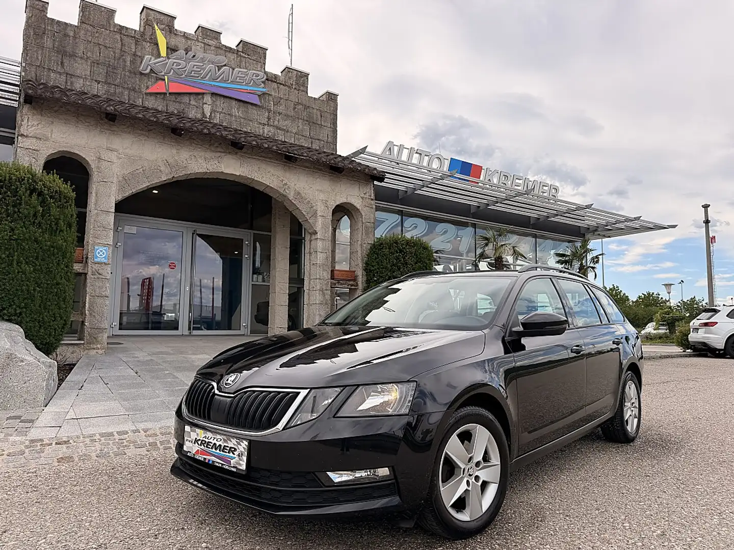 Skoda Octavia Combi 1,6 TDI Ambition DSG Schwarz - 1
