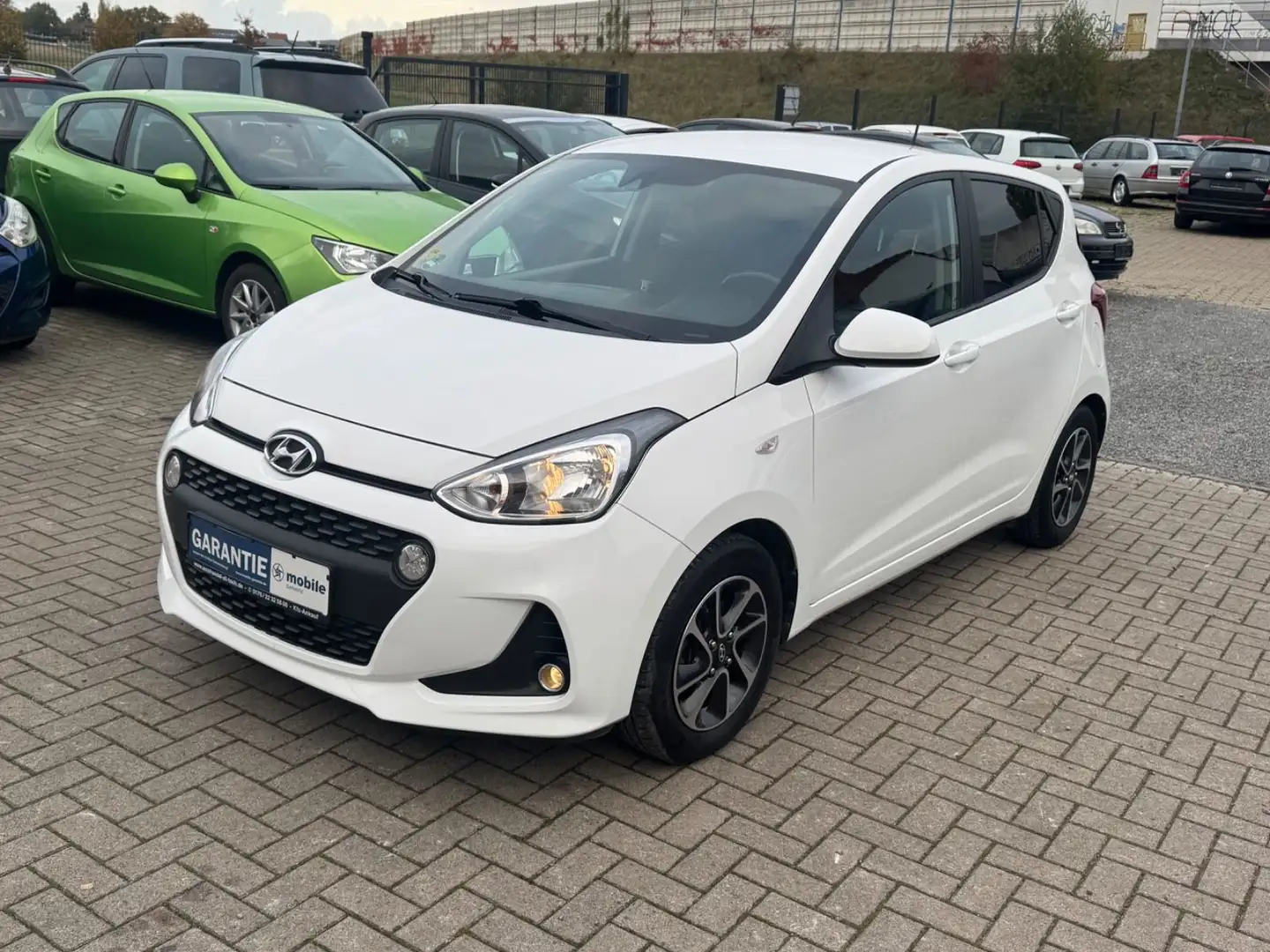 Hyundai i10 Trend Klima Navi Automatik Scheckheft Garant Weiß - 1