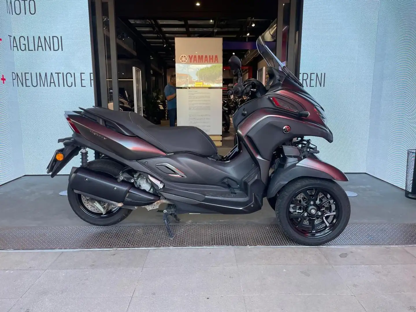 Yamaha TriCity . Grigio - 1