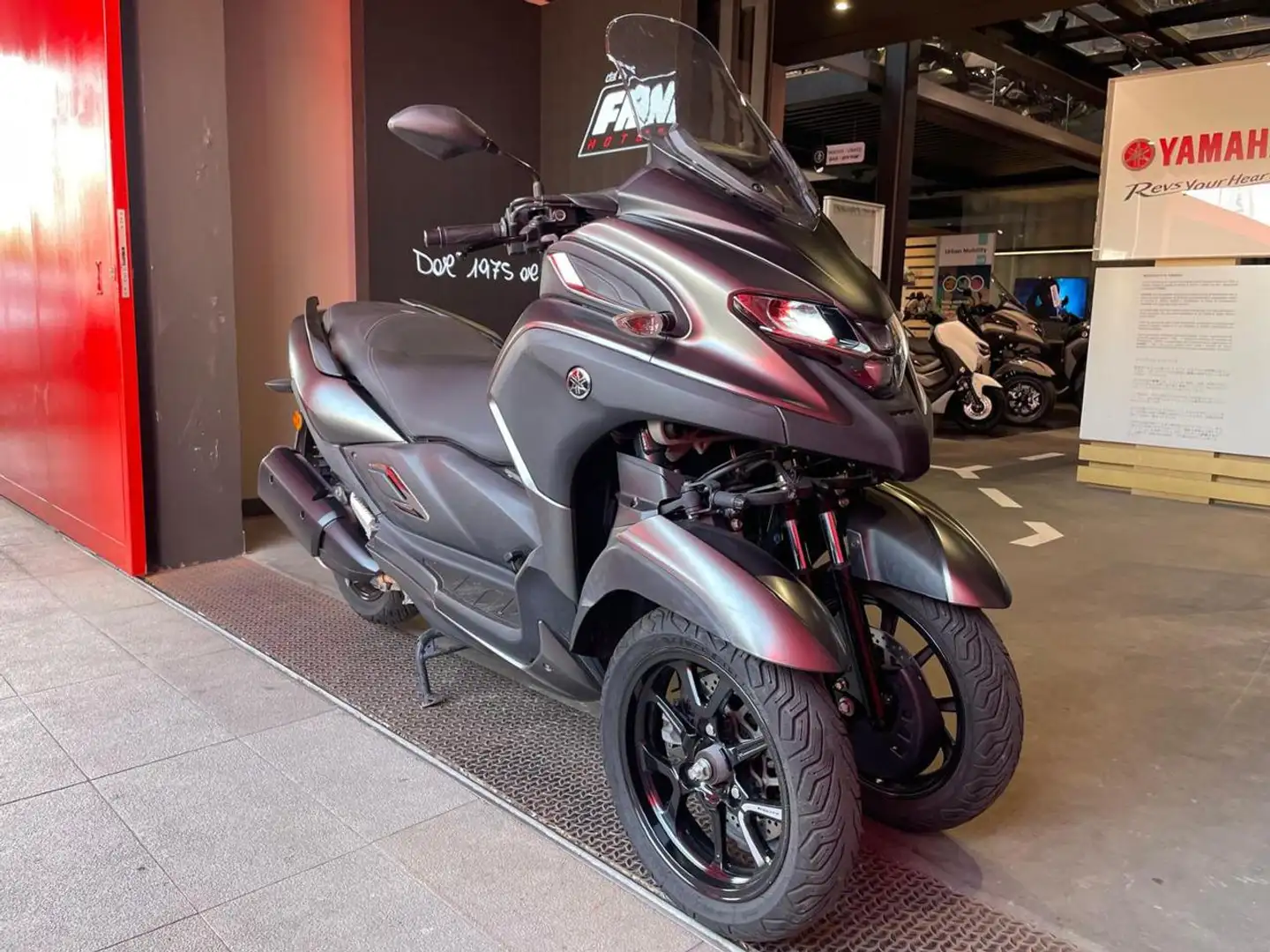 Yamaha TriCity . Grigio - 2