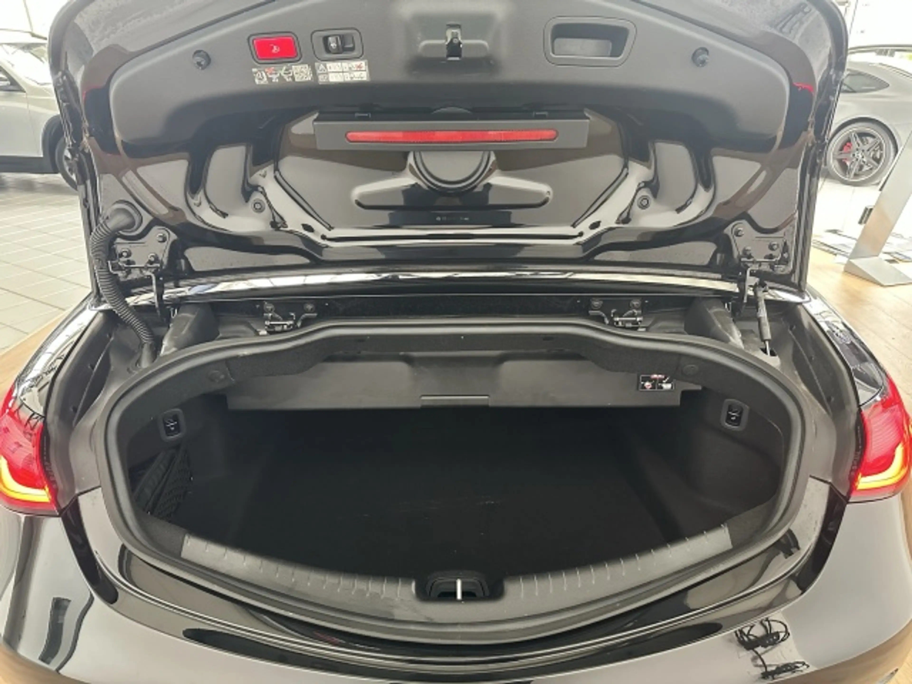 Mercedes-Benz CLE 220 CLE 220 d Cabriolet AMG AHK+360°KAMERA+MEMORY BC — photo 6