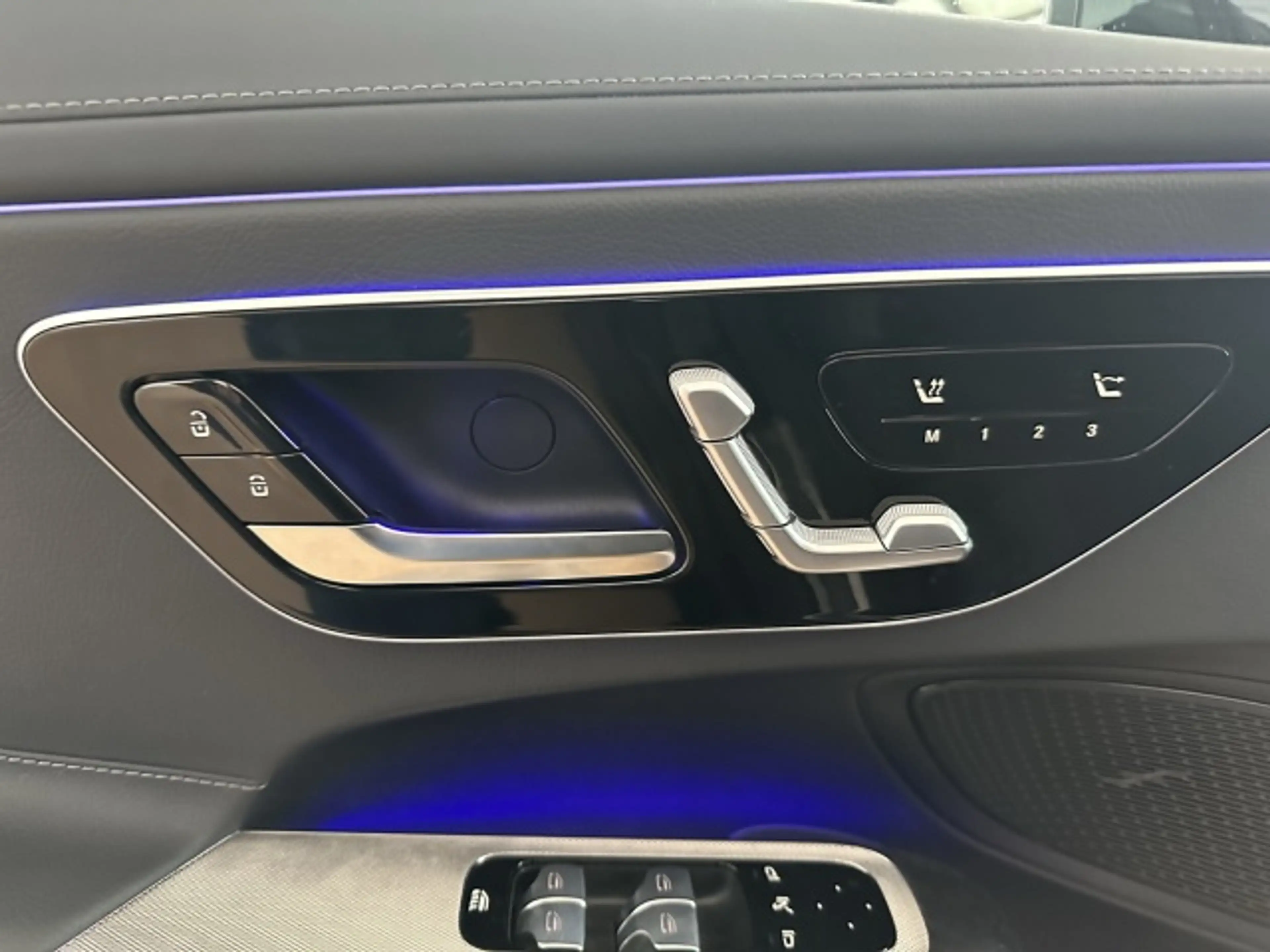 Mercedes-Benz CLE 220 CLE 220 d Cabriolet AMG AHK+360°KAMERA+MEMORY BC — photo 11