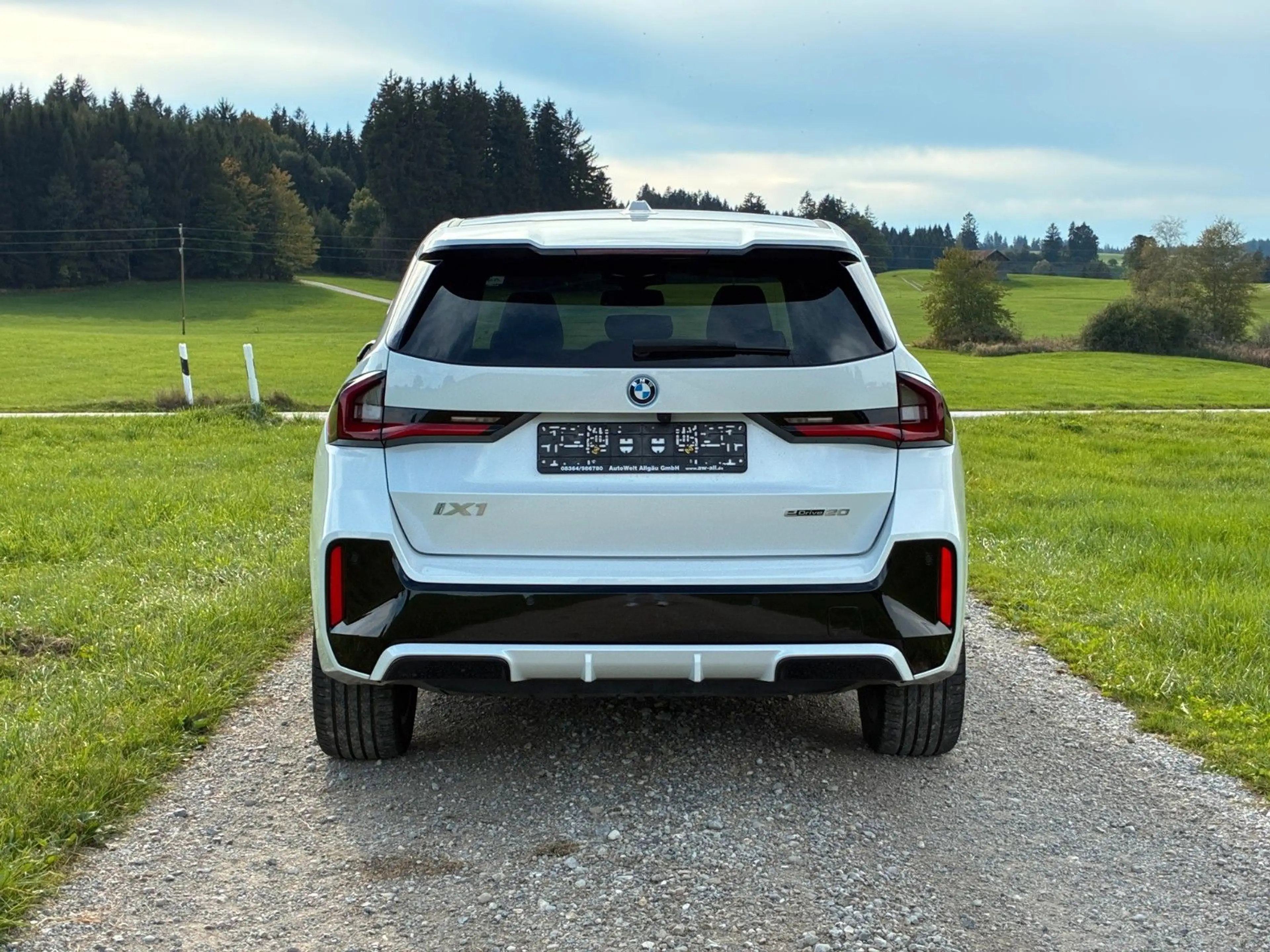 BMW iX1 20 eDrive M Sport — photo 6