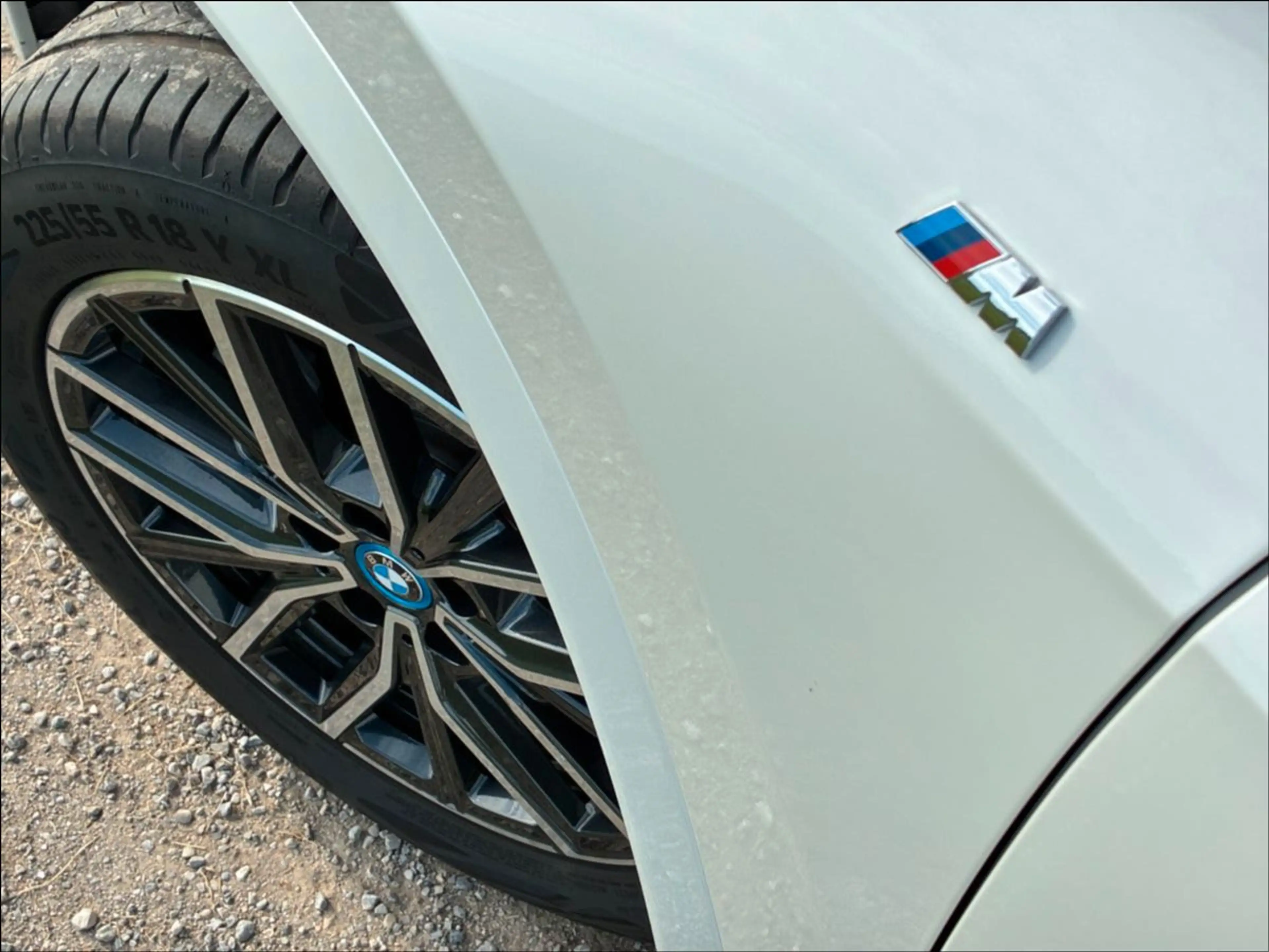 BMW iX1 20 eDrive M Sport — photo 9