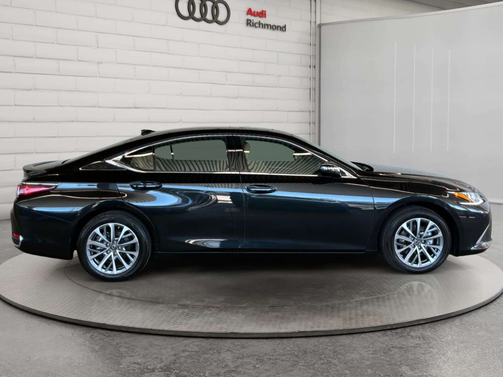 2025 Lexus ES ES 300h — снимка 1