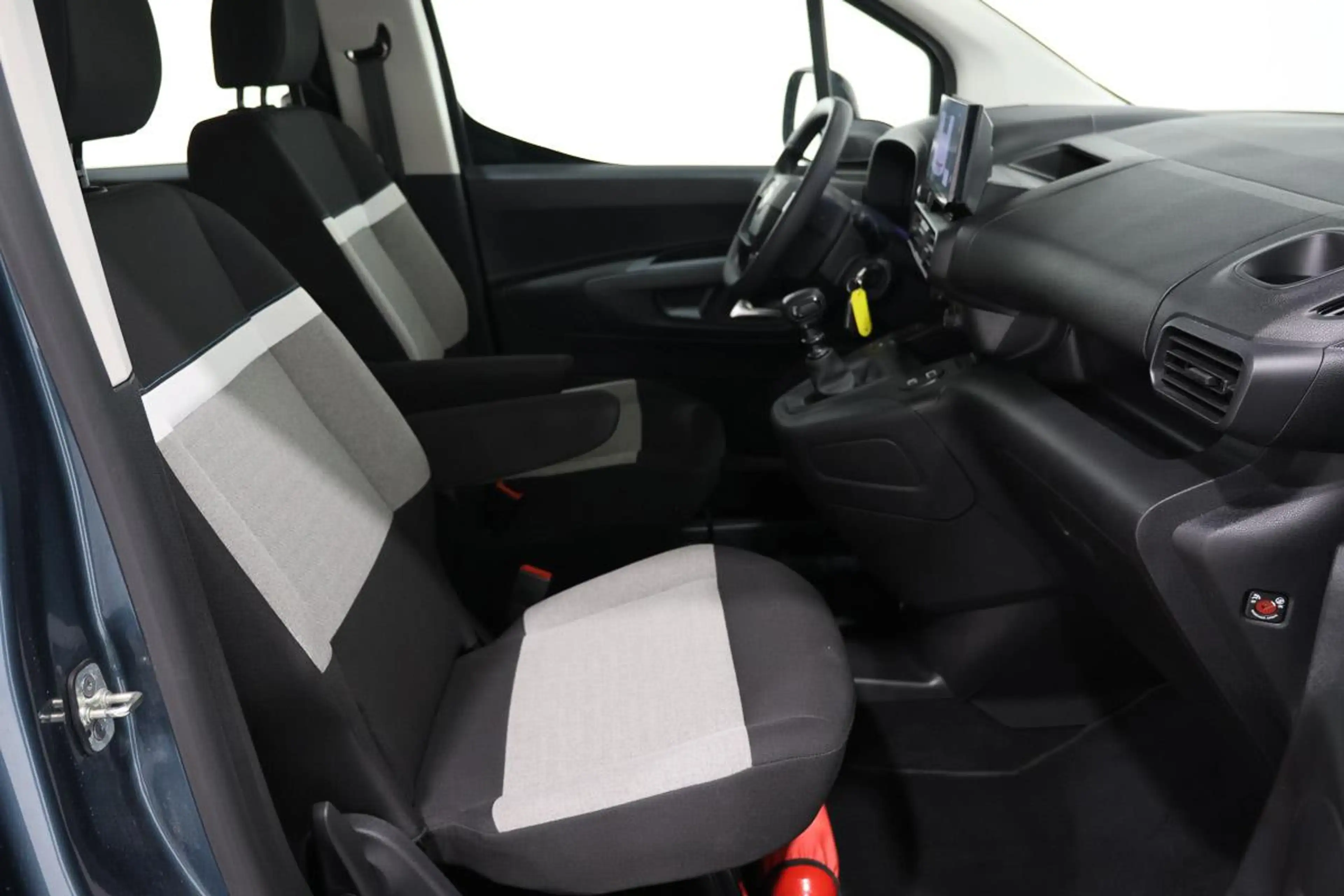Citroen Berlingo 1.2 - 110  LED - ATTELAGE - CAM - CARPLAY — photo 8