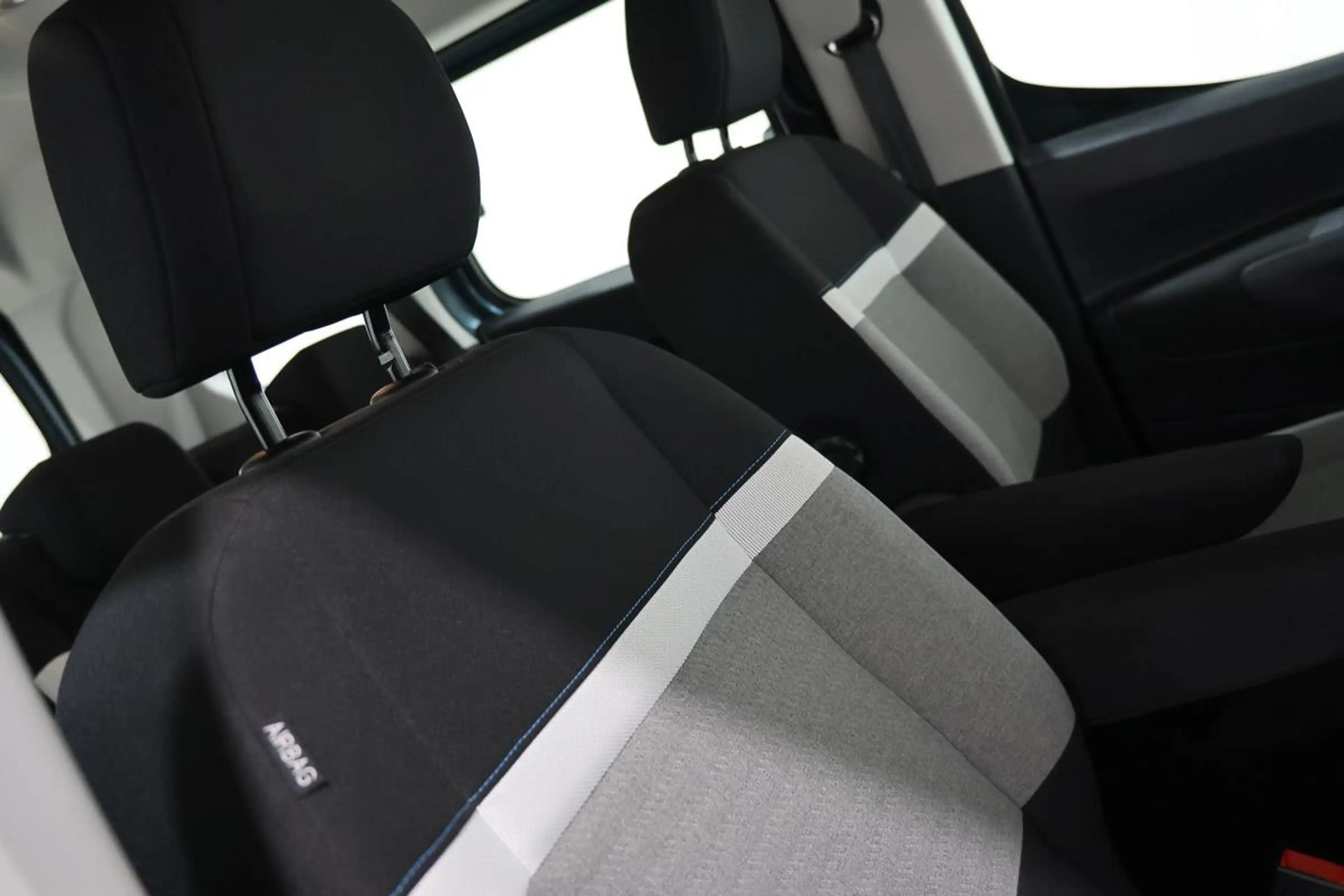 Citroen Berlingo 1.2 - 110  LED - ATTELAGE - CAM - CARPLAY — photo 9