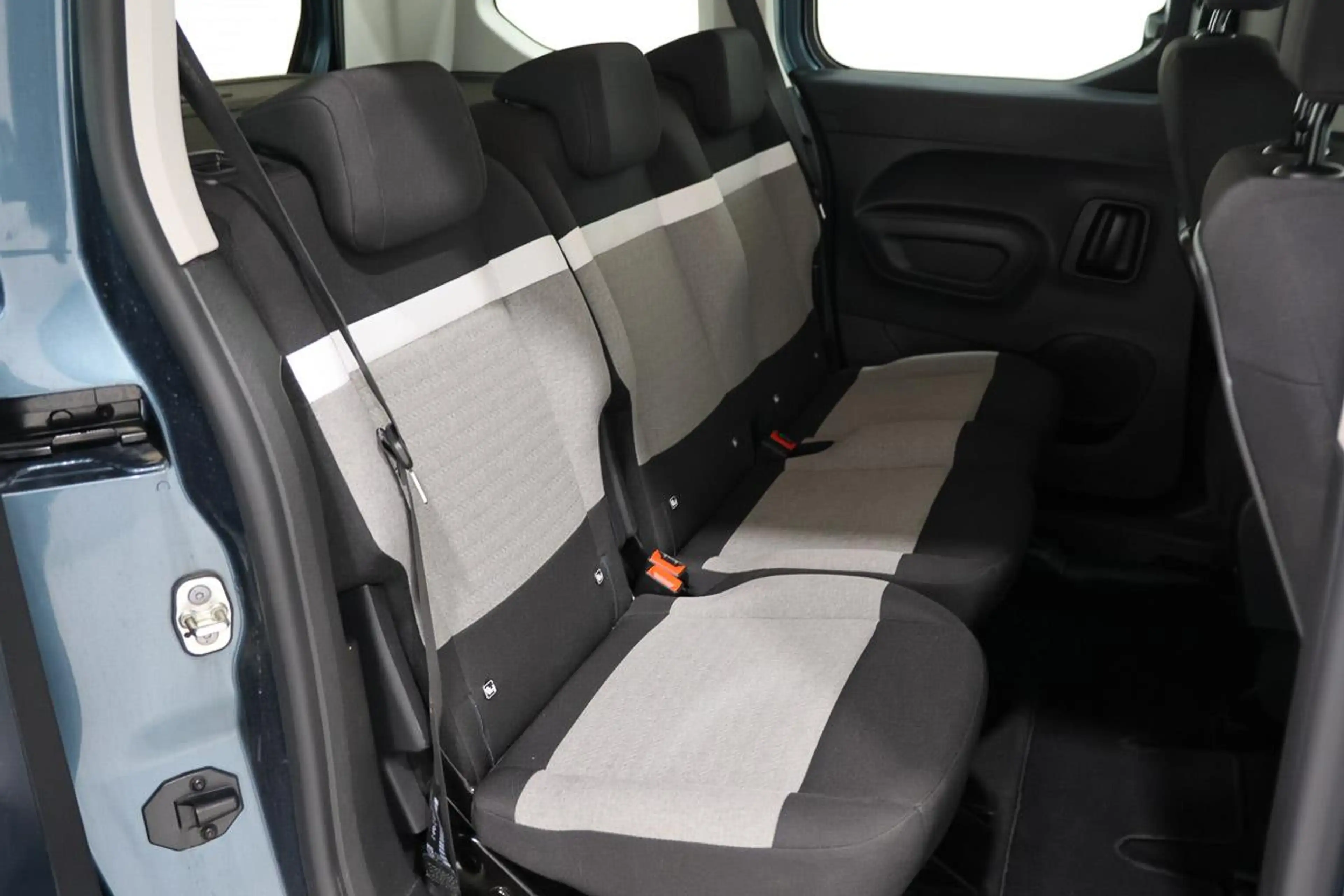 Citroen Berlingo 1.2 - 110  LED - ATTELAGE - CAM - CARPLAY — photo 10
