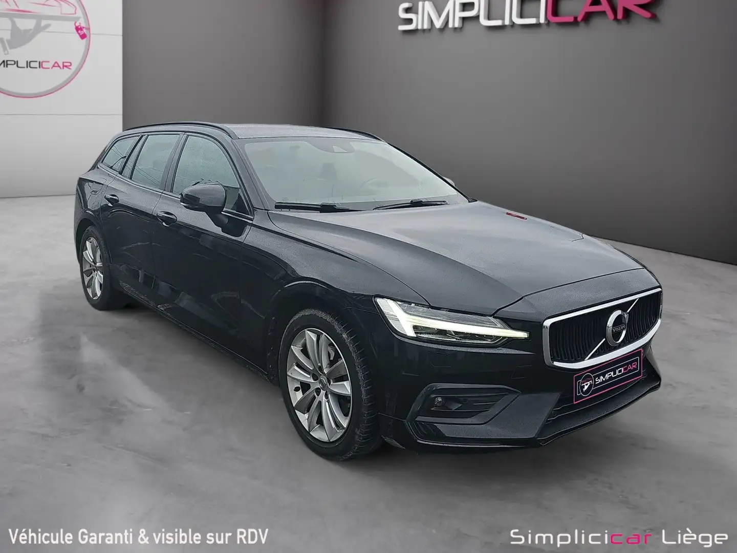Volvo V60 V60 2.0 D3 Momentum Pro Geartronic Noir - 1