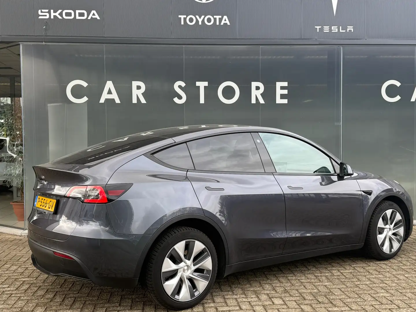 Tesla Model Y Long Range AWD 75 kWh 92% SOH Dual Motor Autopilot Grau - 2