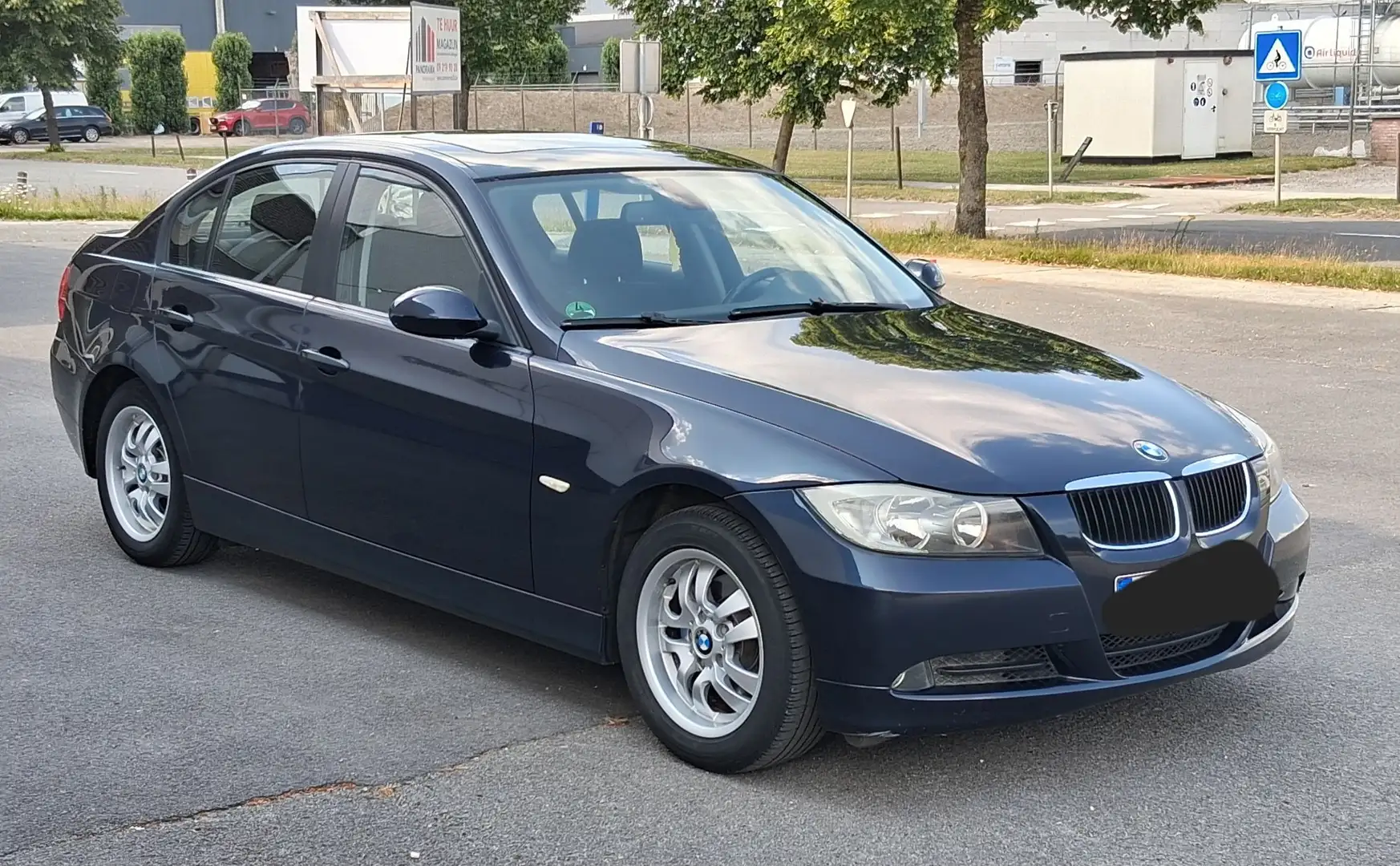 BMW 320 320i - 2