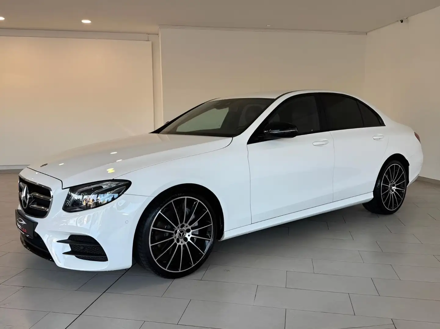 Mercedes-Benz E 220 d 4Matic AMG-Line Night-Paket|KAM|HUD|WIDE| Weiß - 1