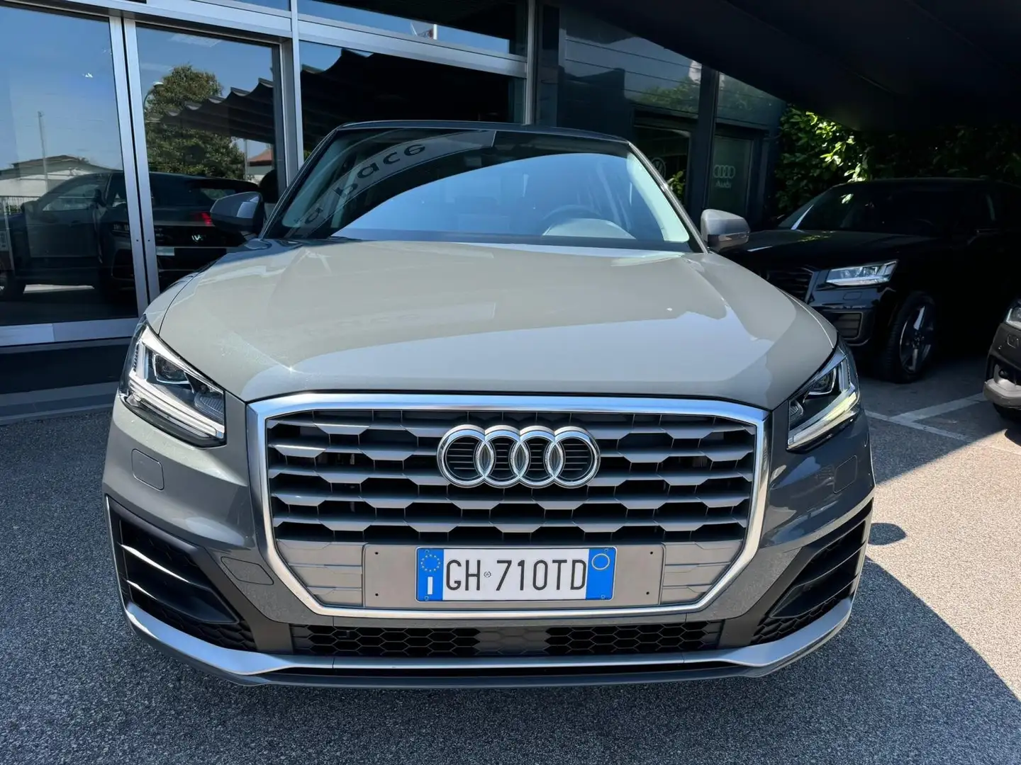 Audi Q2 35 TFSI S tronic Admired Gris - 2