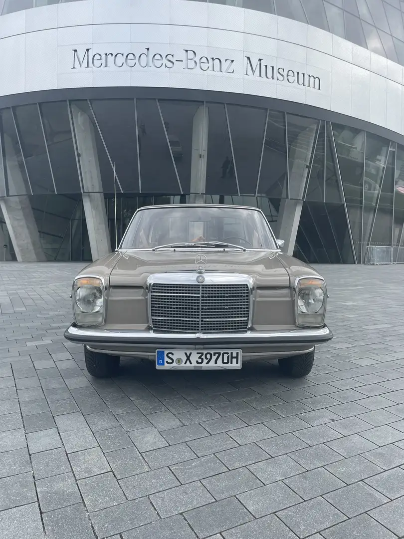 Mercedes-Benz 200 W115/8 Oldtimer Bej - 1
