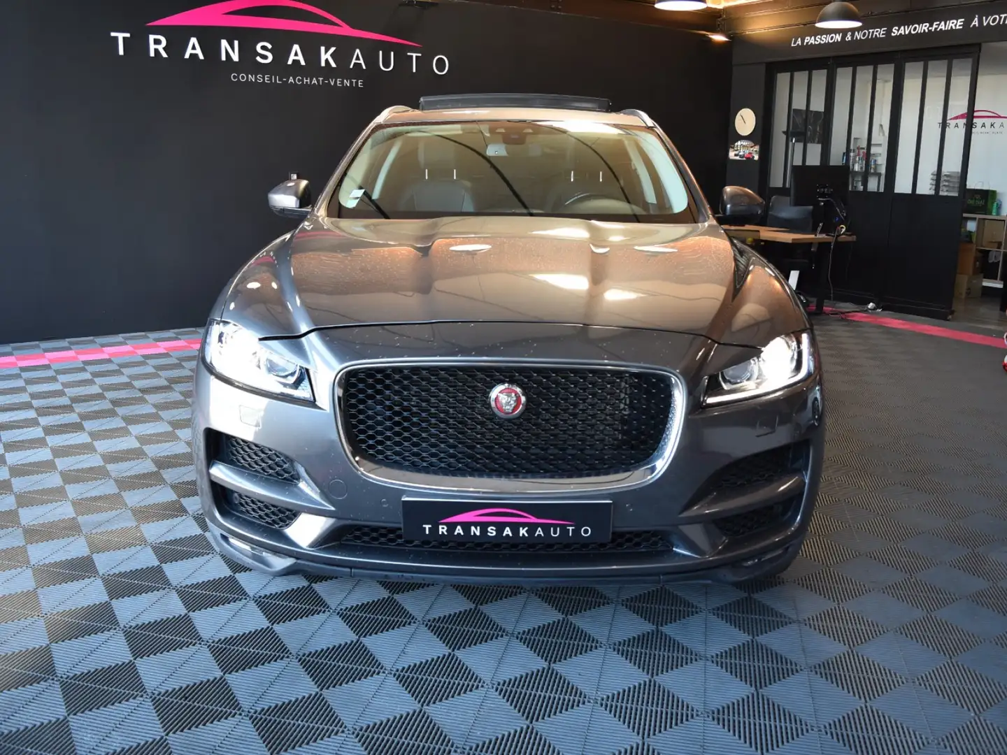 Jaguar F-Pace Portfolio Gris - 2