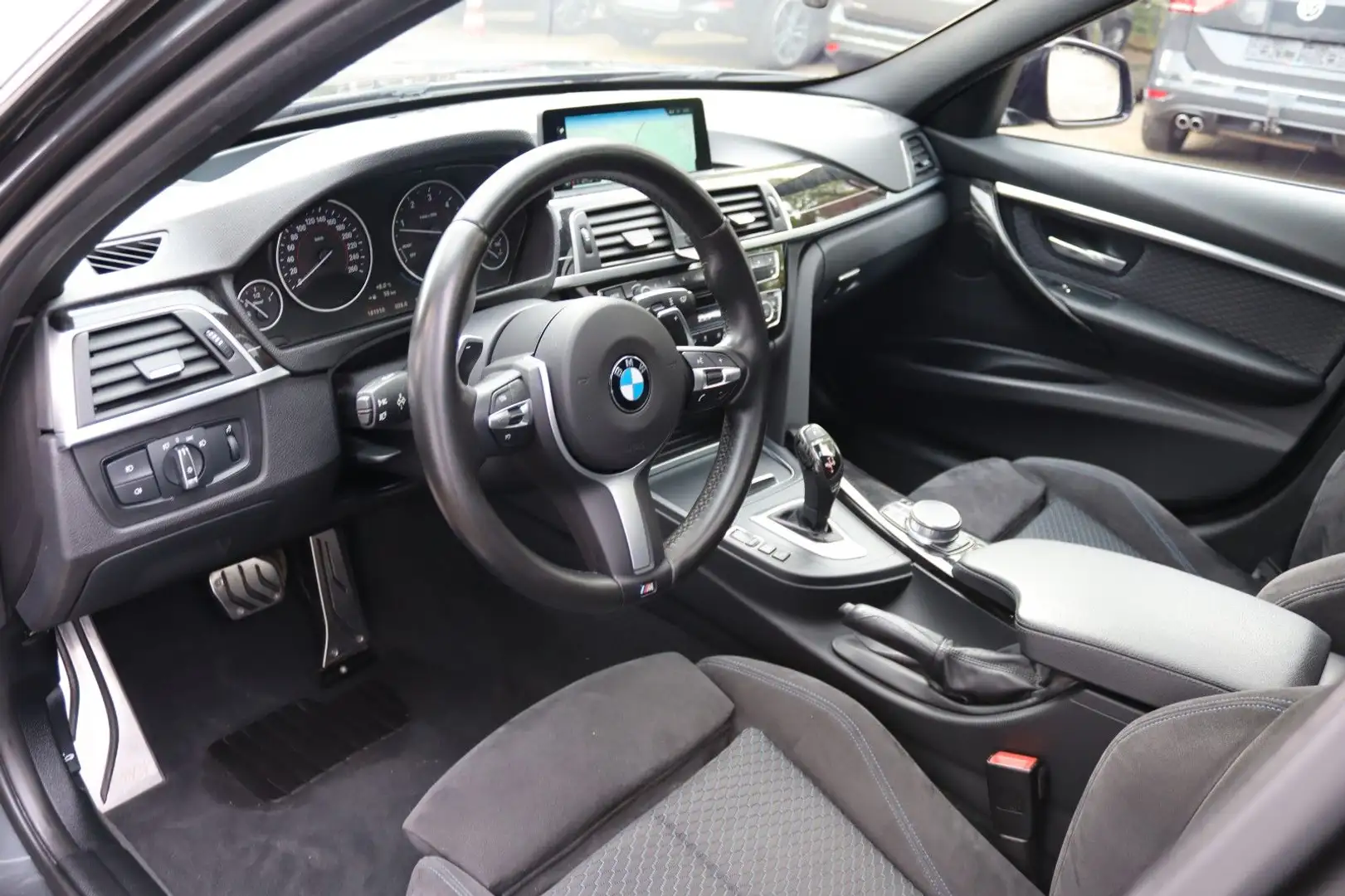 BMW 330 d  xDrive M SPORTPAKET NAVI LED 360° PANO HUD Grau - 2