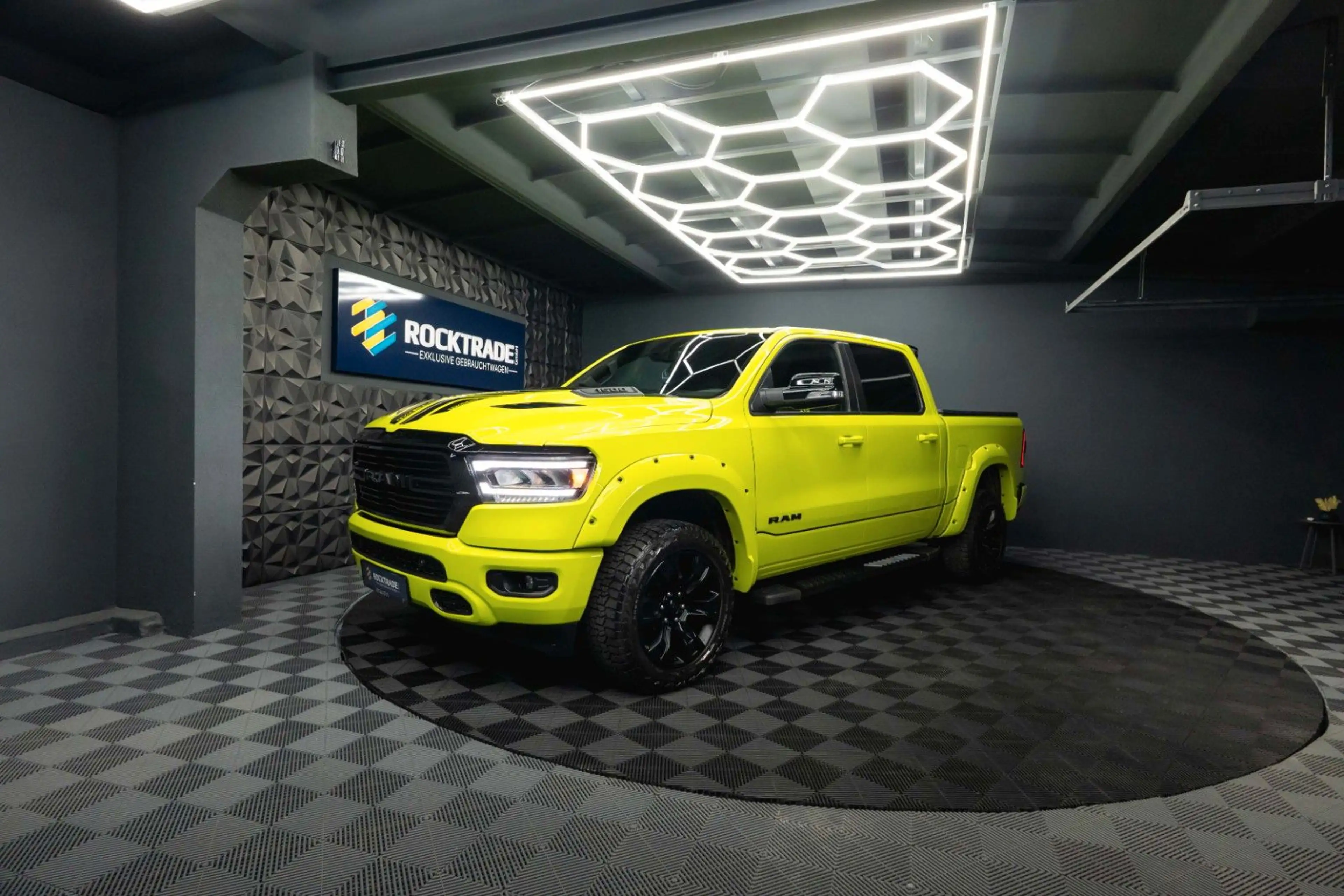 Dodge RAM 5.7 V8 4x4 OFFROAD ACID YELLOW Edition LED — photo 9