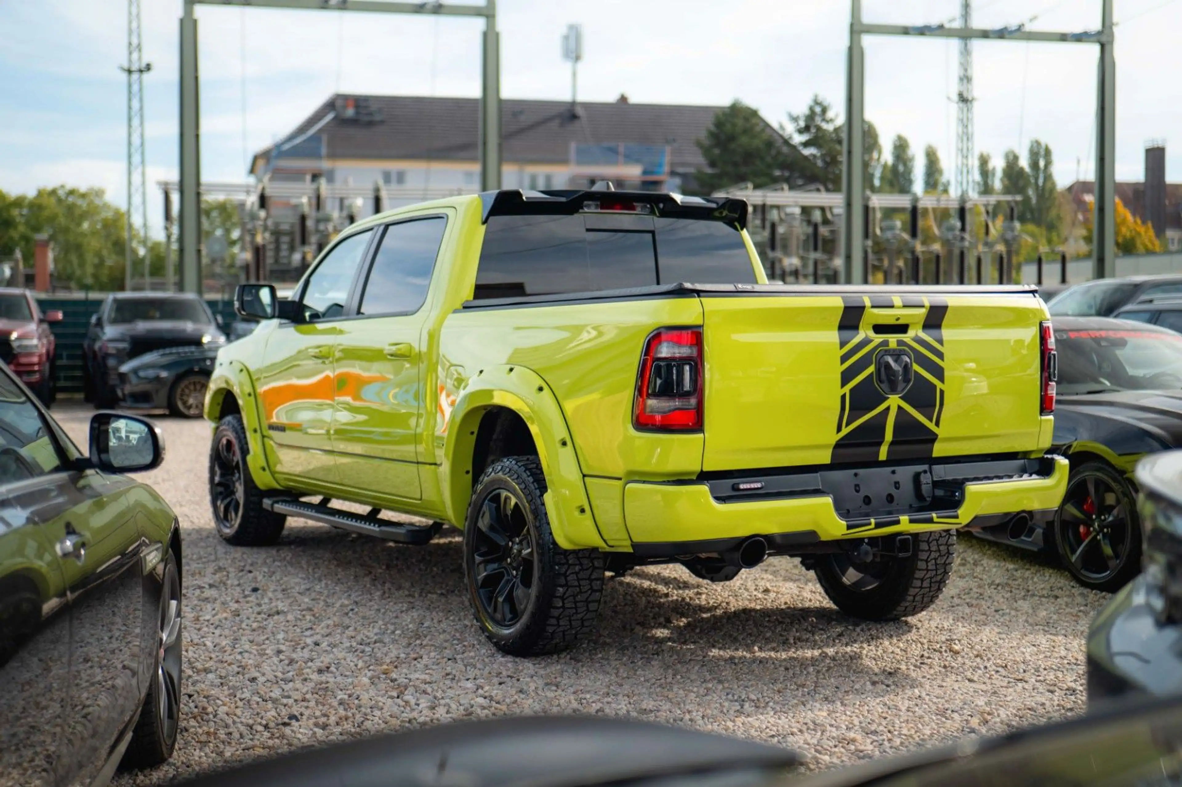 Dodge RAM 5.7 V8 4x4 OFFROAD ACID YELLOW Edition LED — photo 5