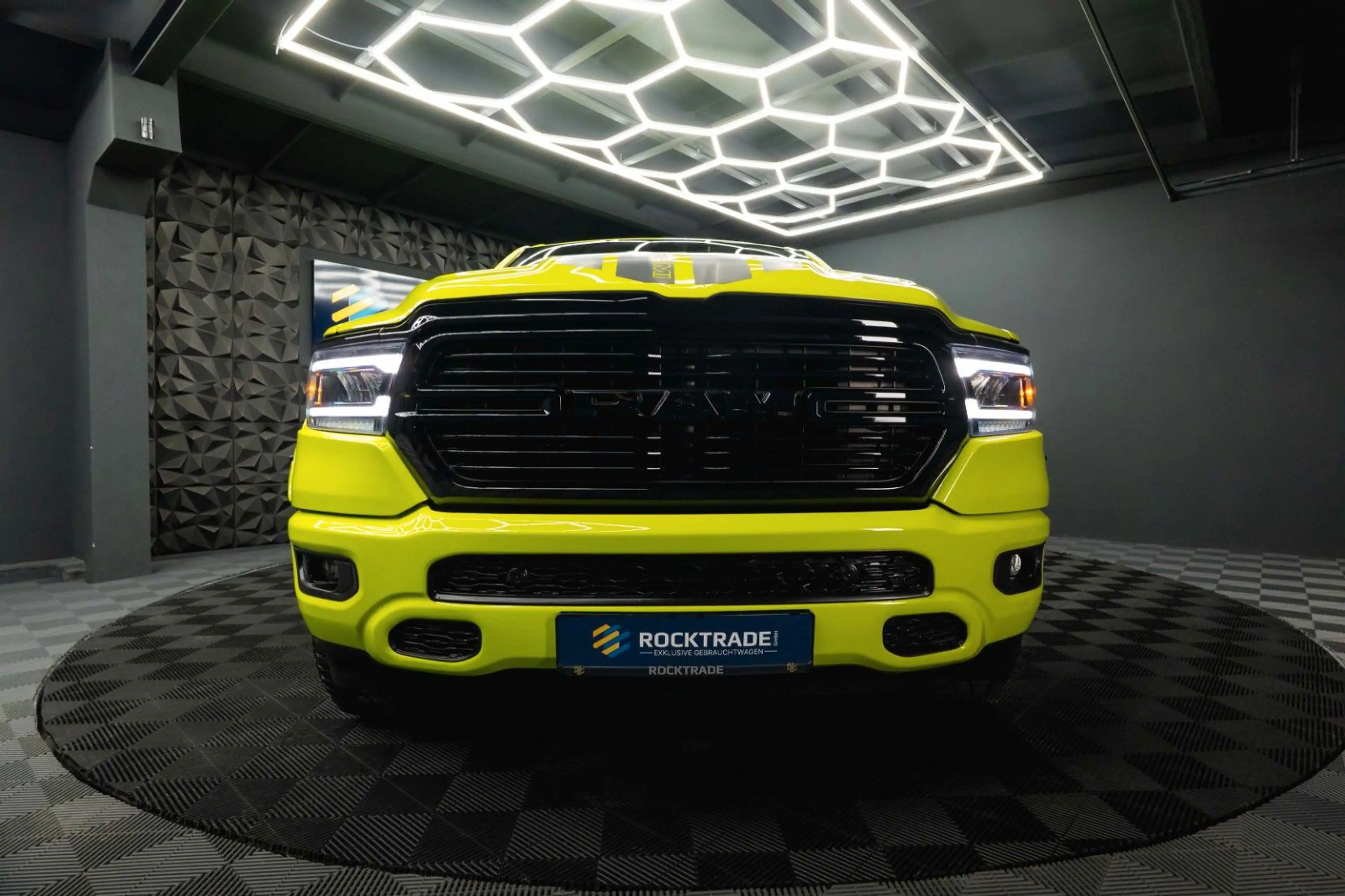 Dodge RAM 5.7 V8 4x4 OFFROAD ACID YELLOW Edition LED — photo 14