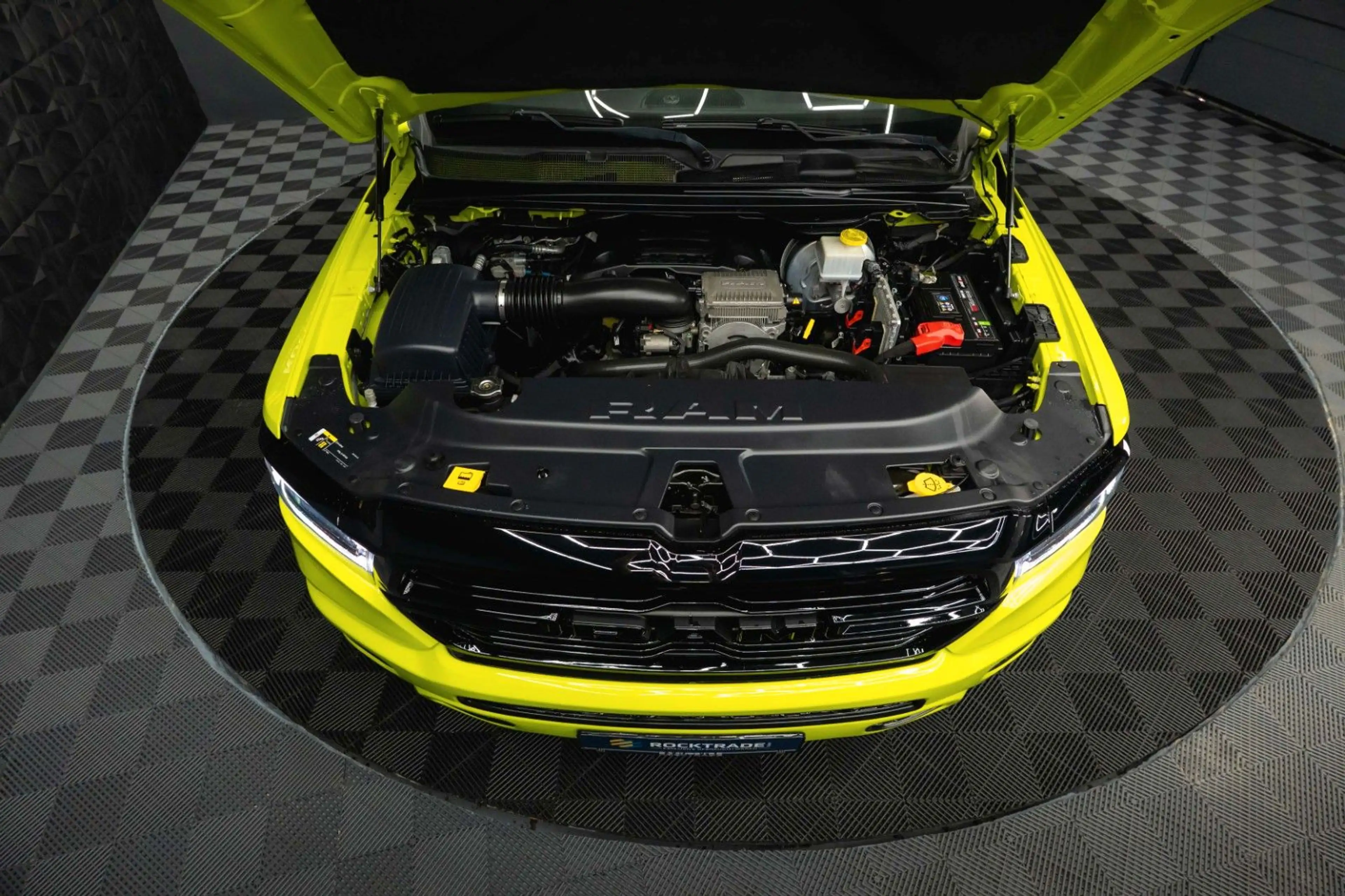 Dodge RAM 5.7 V8 4x4 OFFROAD ACID YELLOW Edition LED — photo 12
