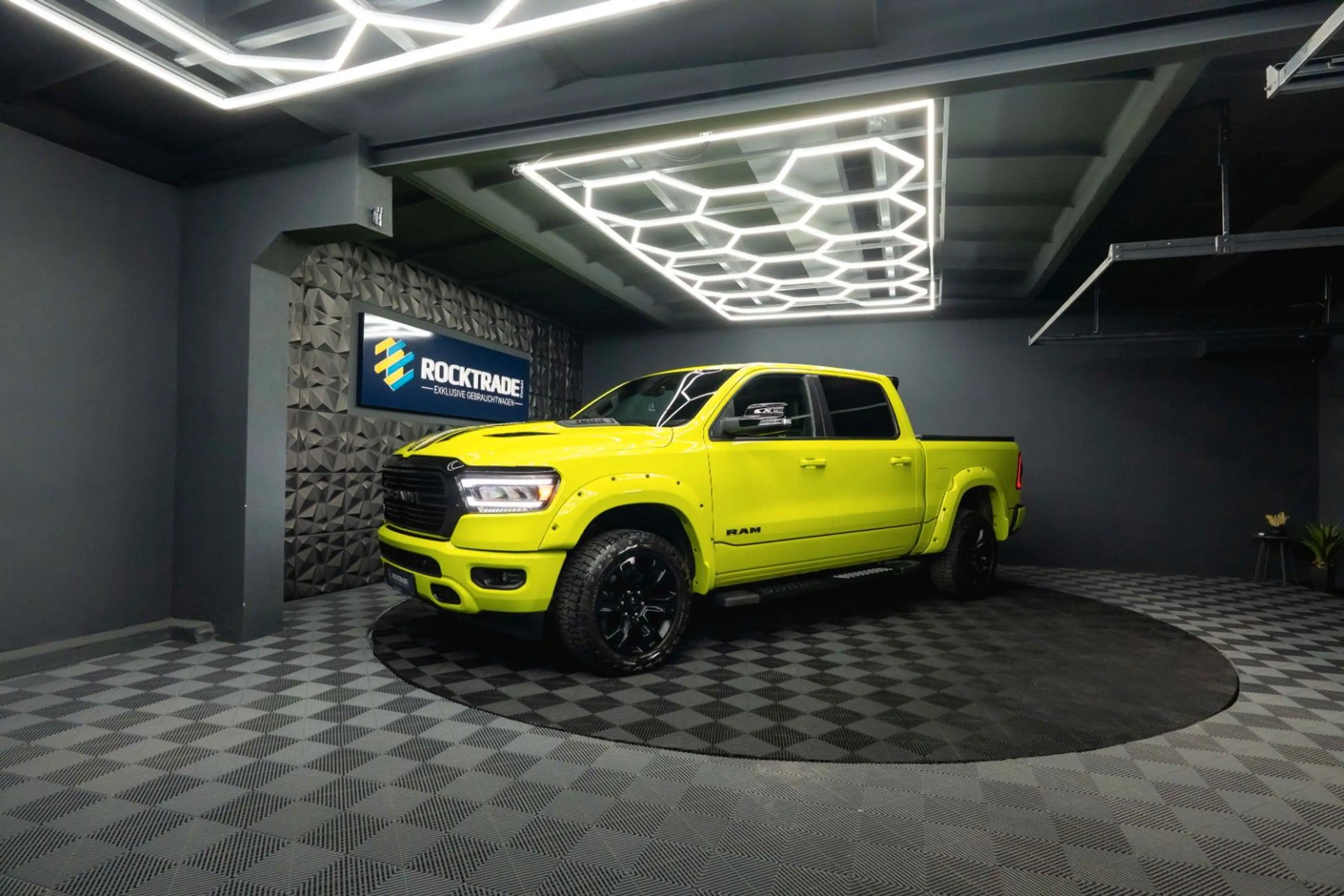 Dodge RAM 5.7 V8 4x4 OFFROAD ACID YELLOW Edition LED — photo 10