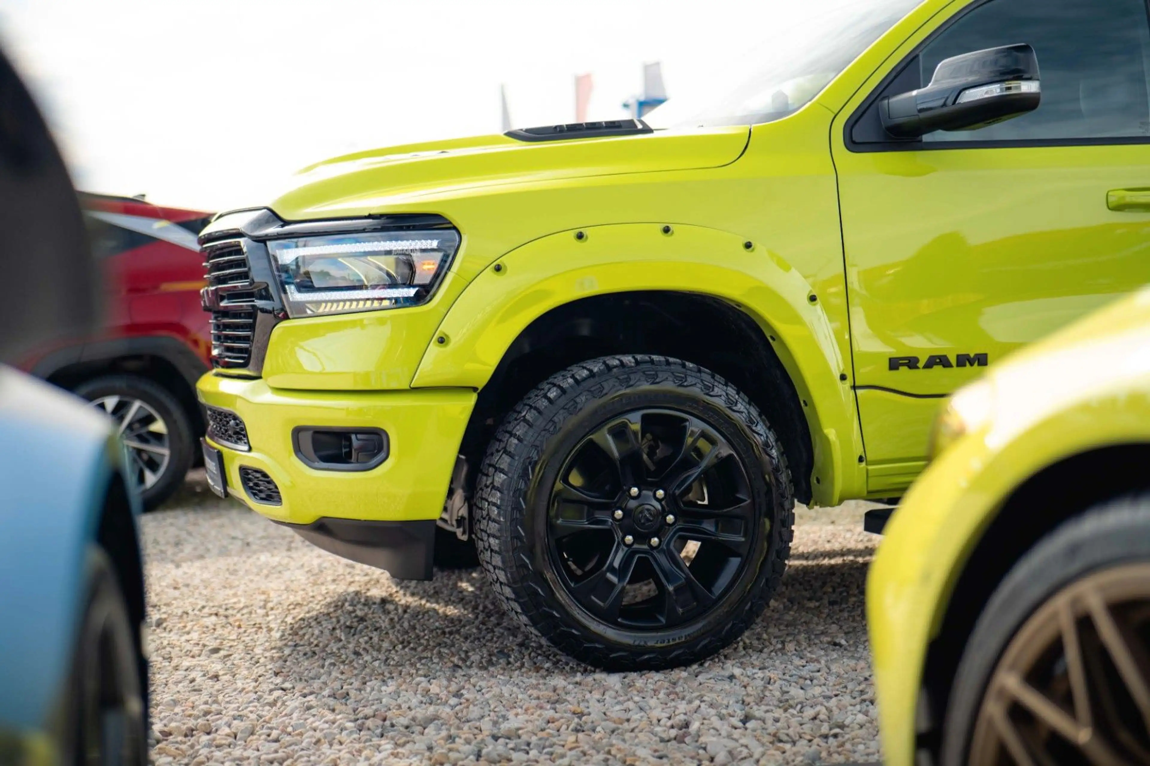Dodge RAM 5.7 V8 4x4 OFFROAD ACID YELLOW Edition LED — photo 4