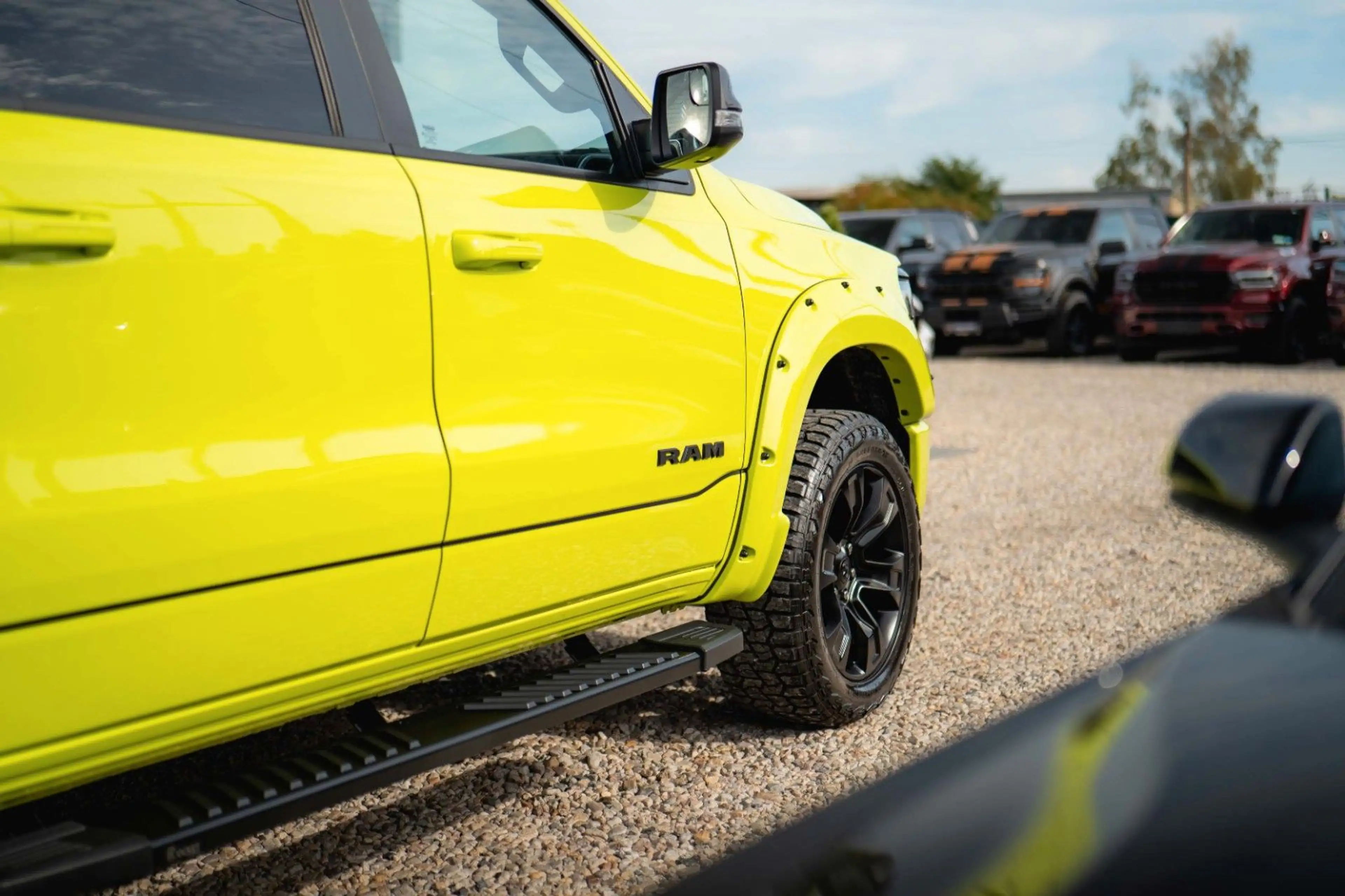 Dodge RAM 5.7 V8 4x4 OFFROAD ACID YELLOW Edition LED — photo 7