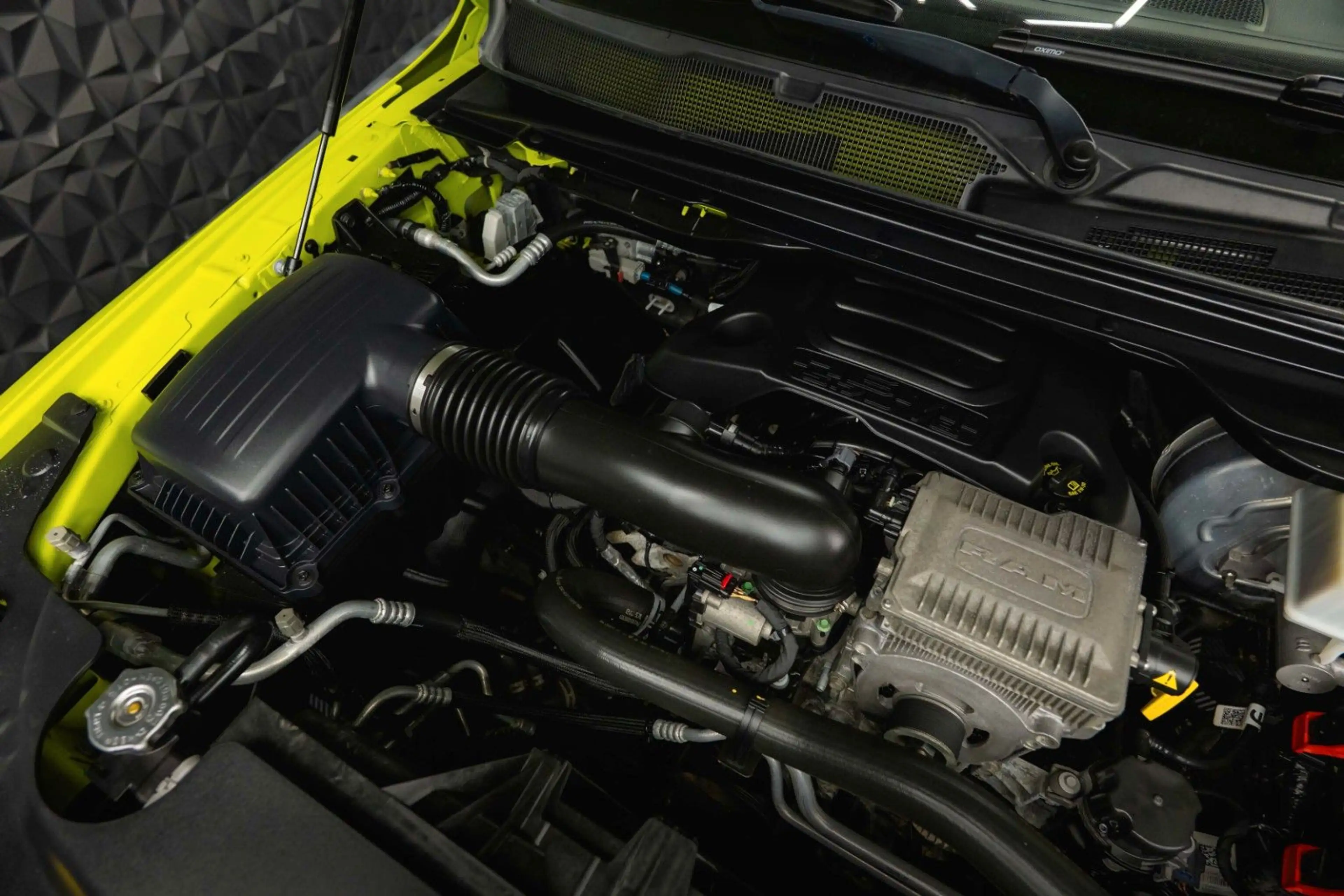 Dodge RAM 5.7 V8 4x4 OFFROAD ACID YELLOW Edition LED — photo 13