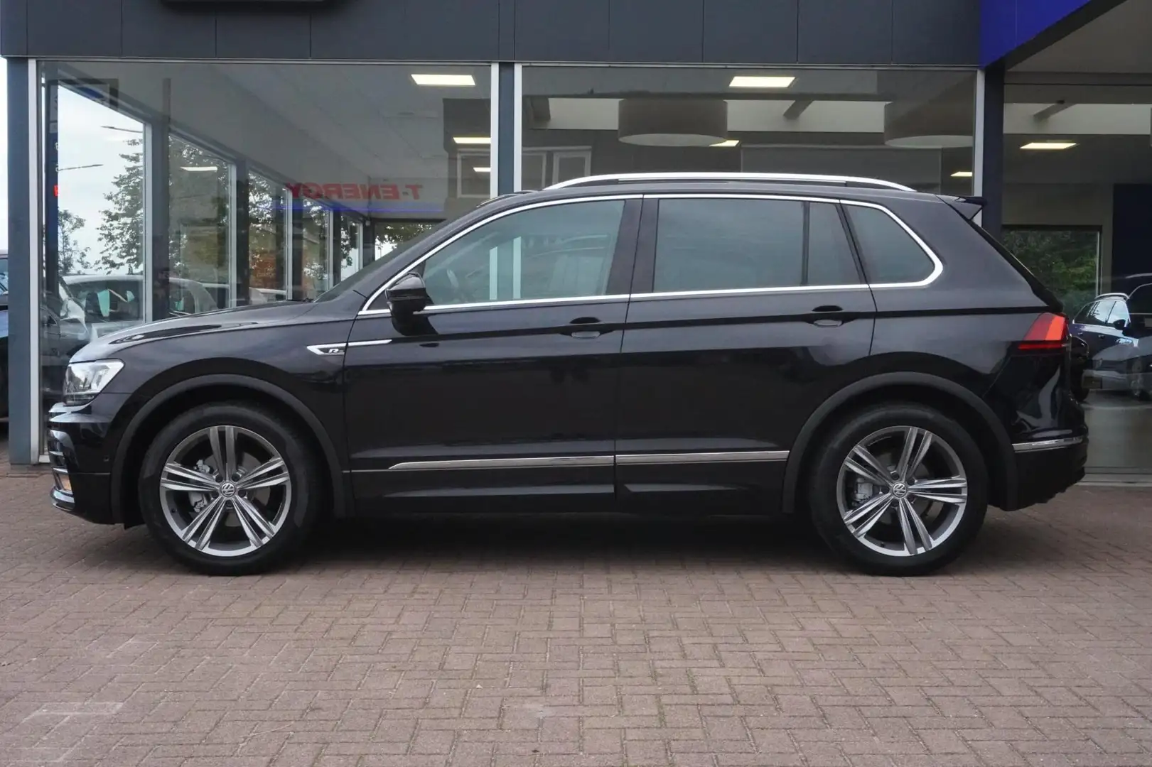 Volkswagen Tiguan 1.5 TSI ACT Highline Business RLine | Automaat | N Schwarz - 2